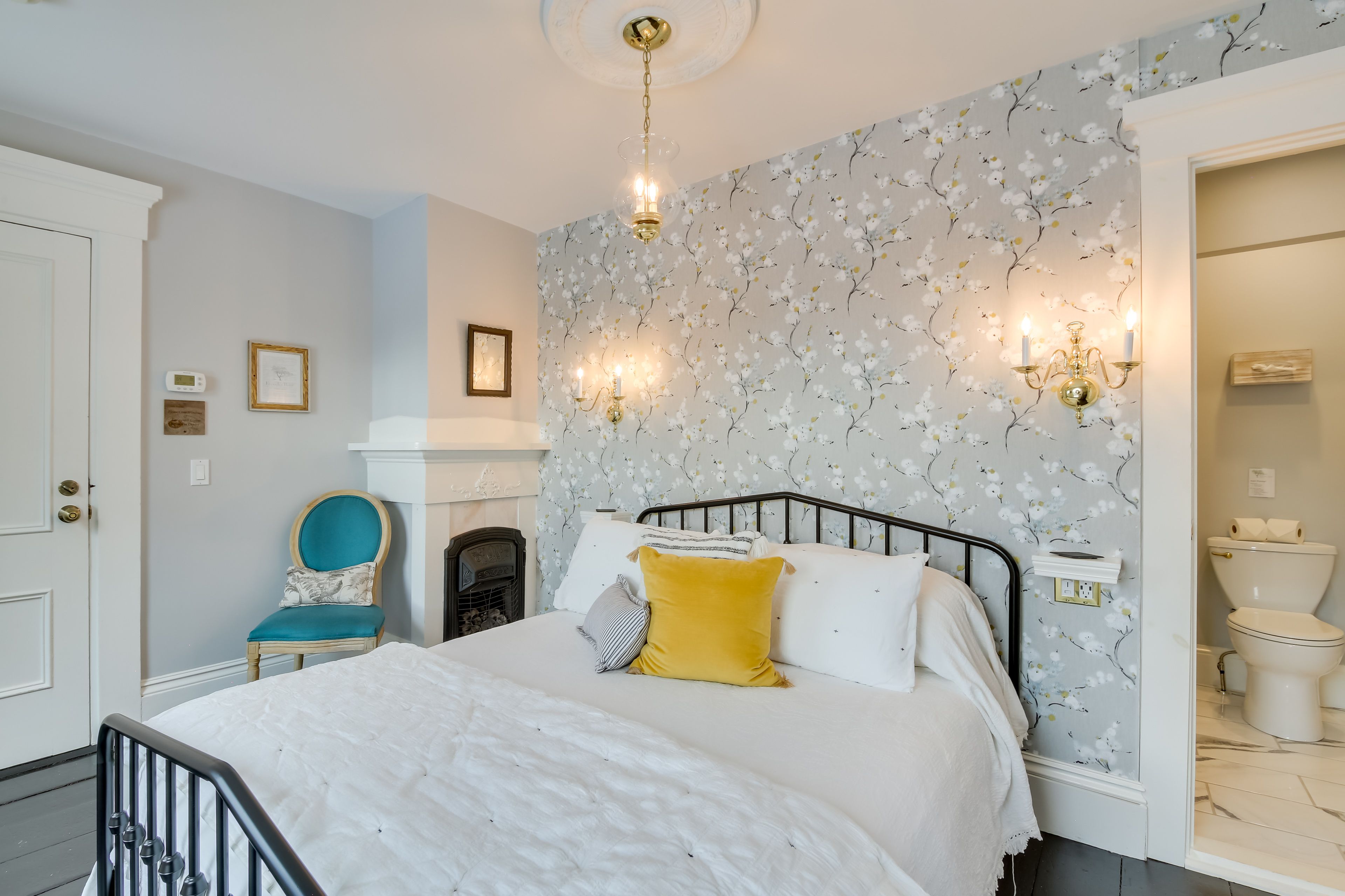 Bedroom 2 | Queen Bed | En-Suite Bathroom | 1st Floor
