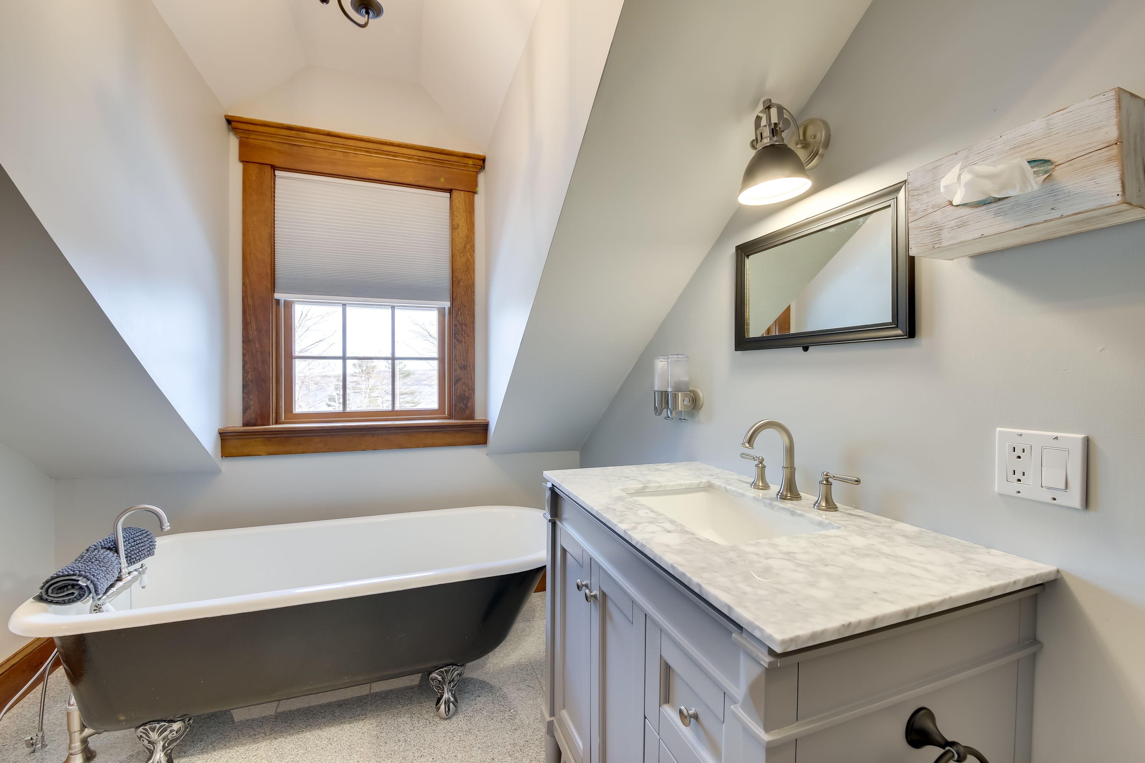En-Suite Bathroom | 2nd Floor