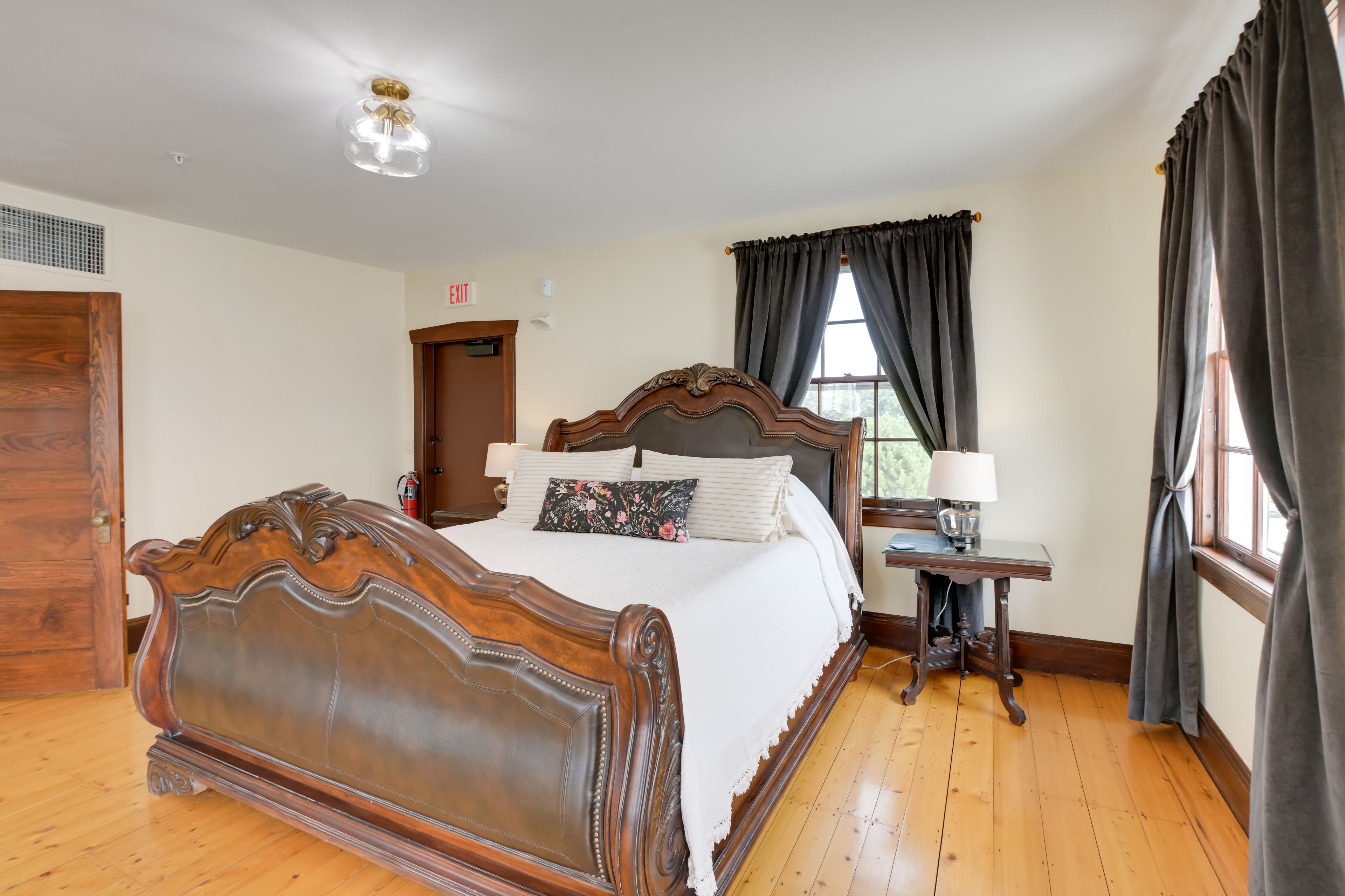 Bedroom 6 | King Bed | En-Suite Bathroom | 2nd Floor