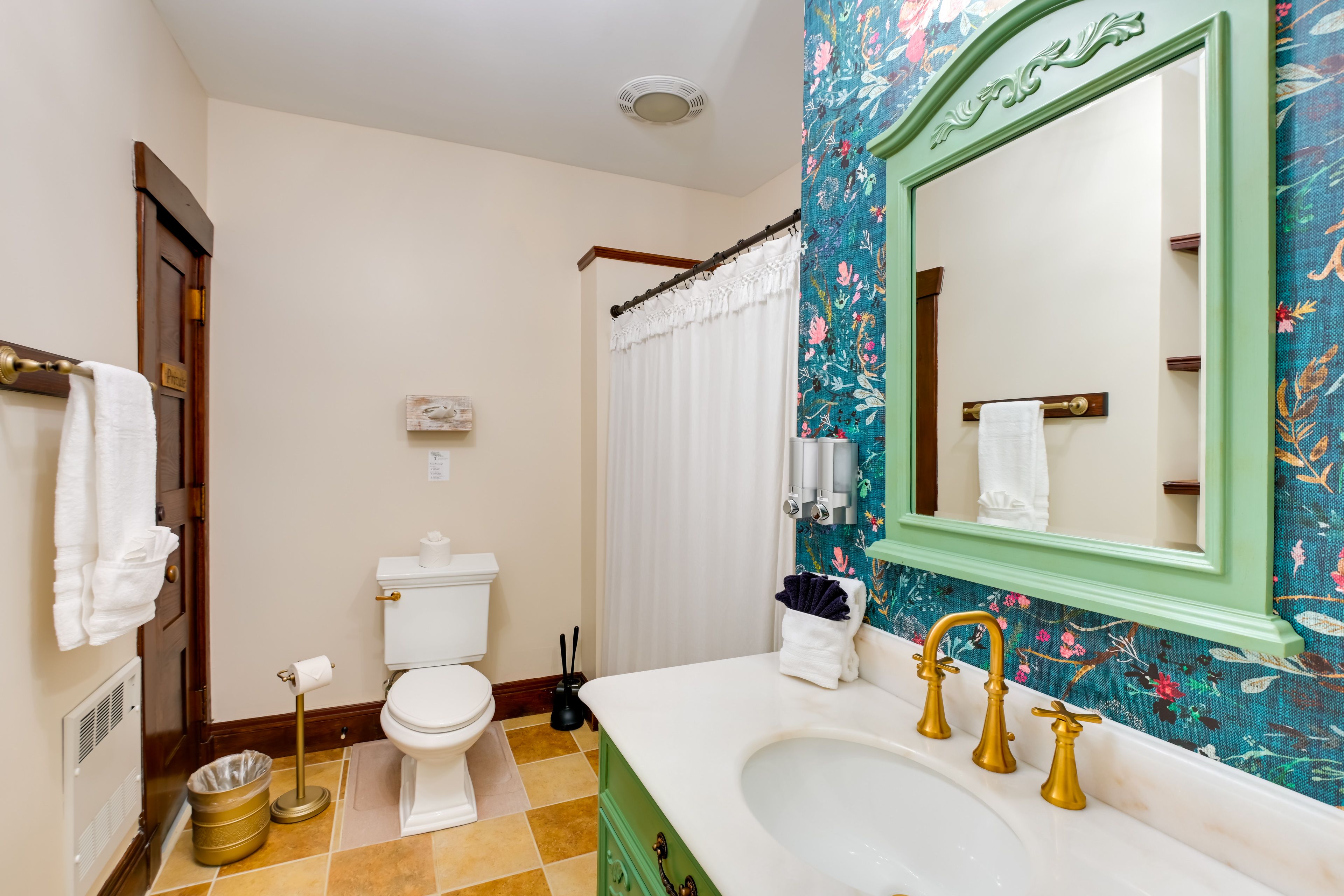 Full Bathroom | 2nd Floor