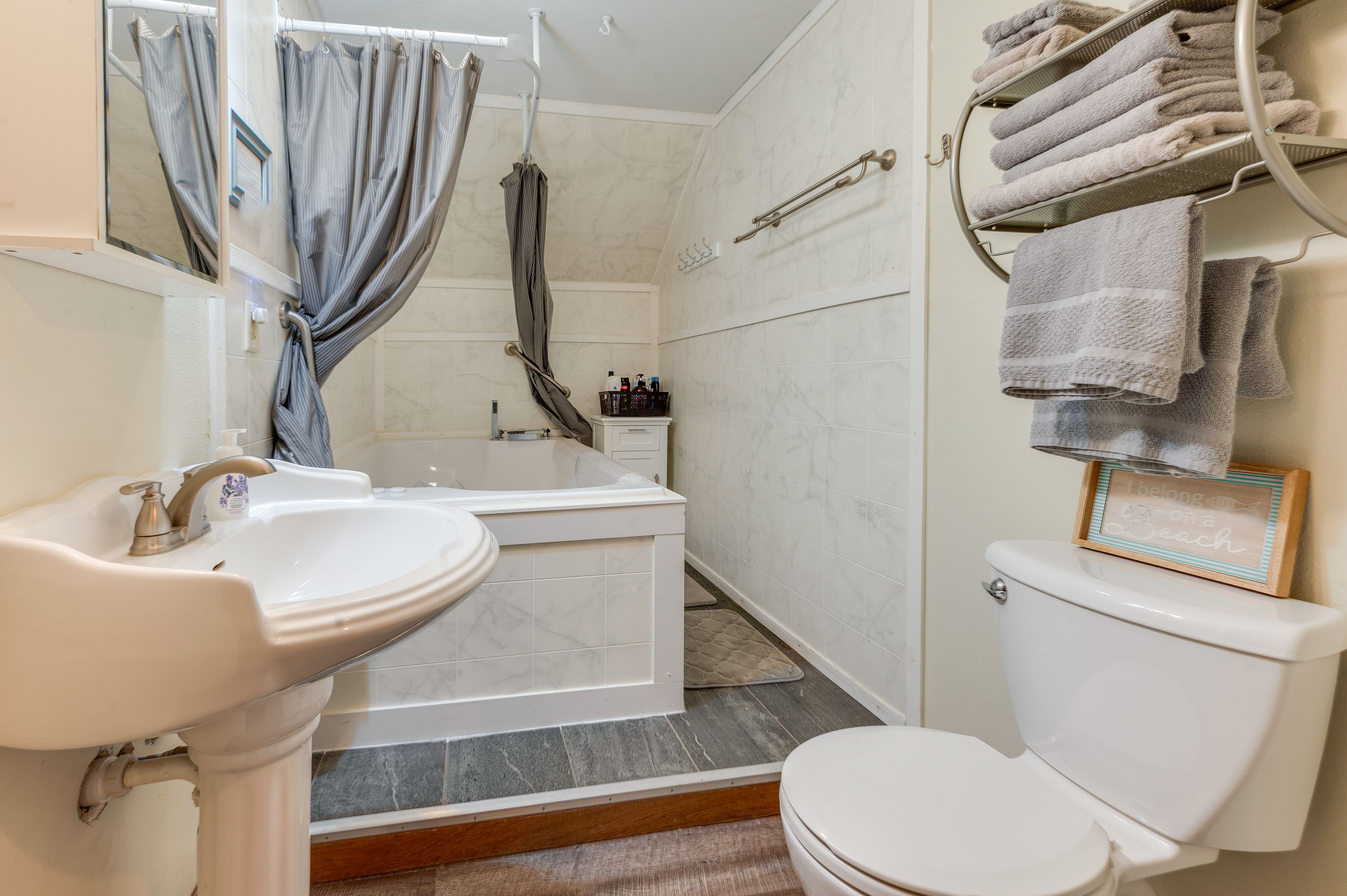 Bathroom | 2nd Floor | Complimentary Toiletries