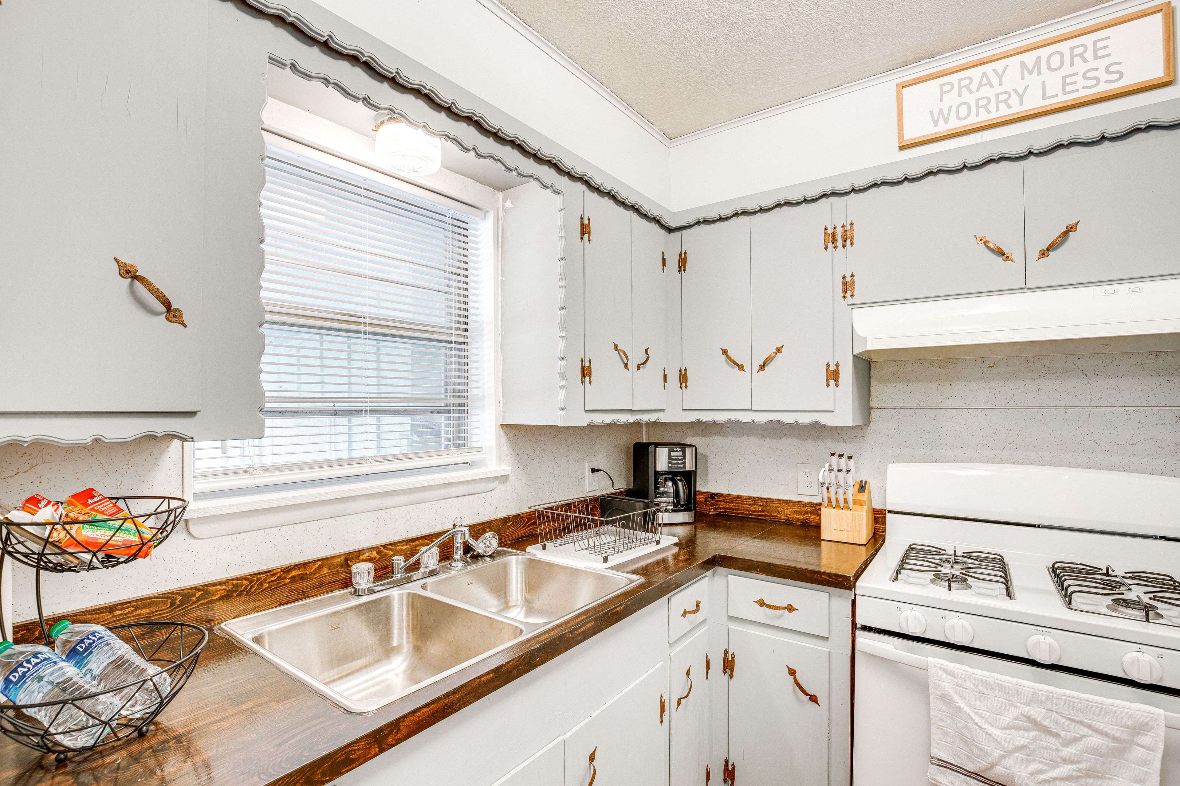 Kitchen | Cooking Basics | Coffee Maker | Paper Towels/Trash Bags Provided