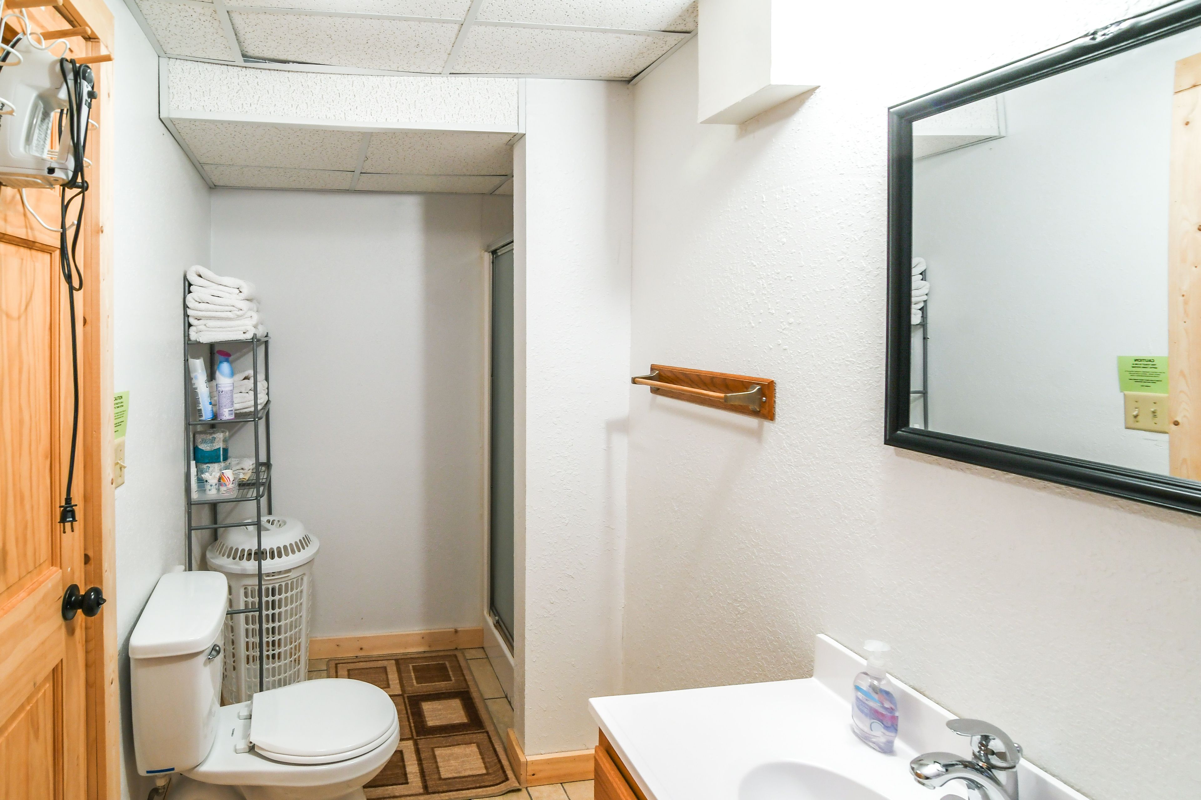 En-Suite Bathroom | Basement Level | Complimentary Toiletries | Hair Dryer