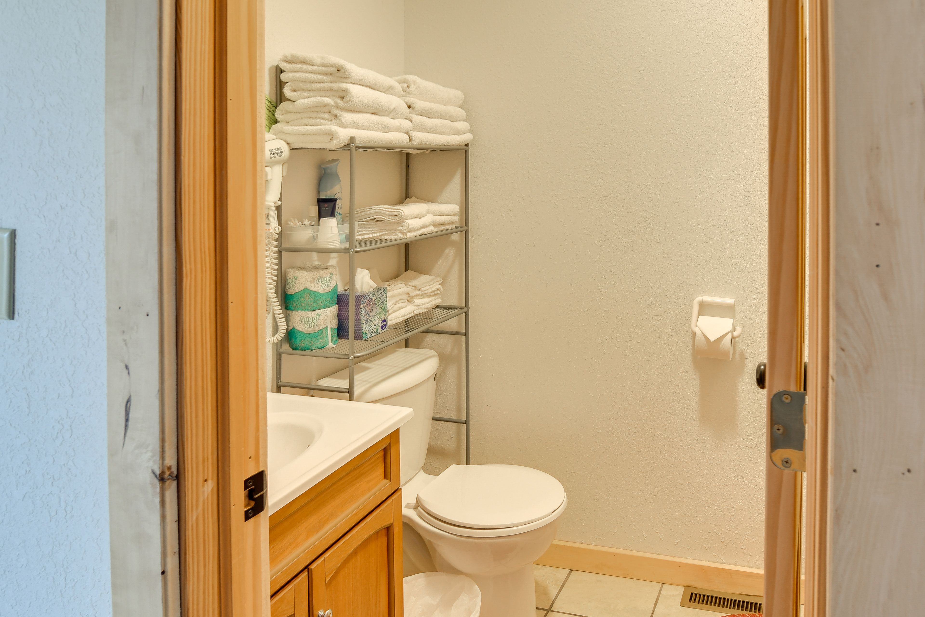 En-Suite Bathroom | Upper Level