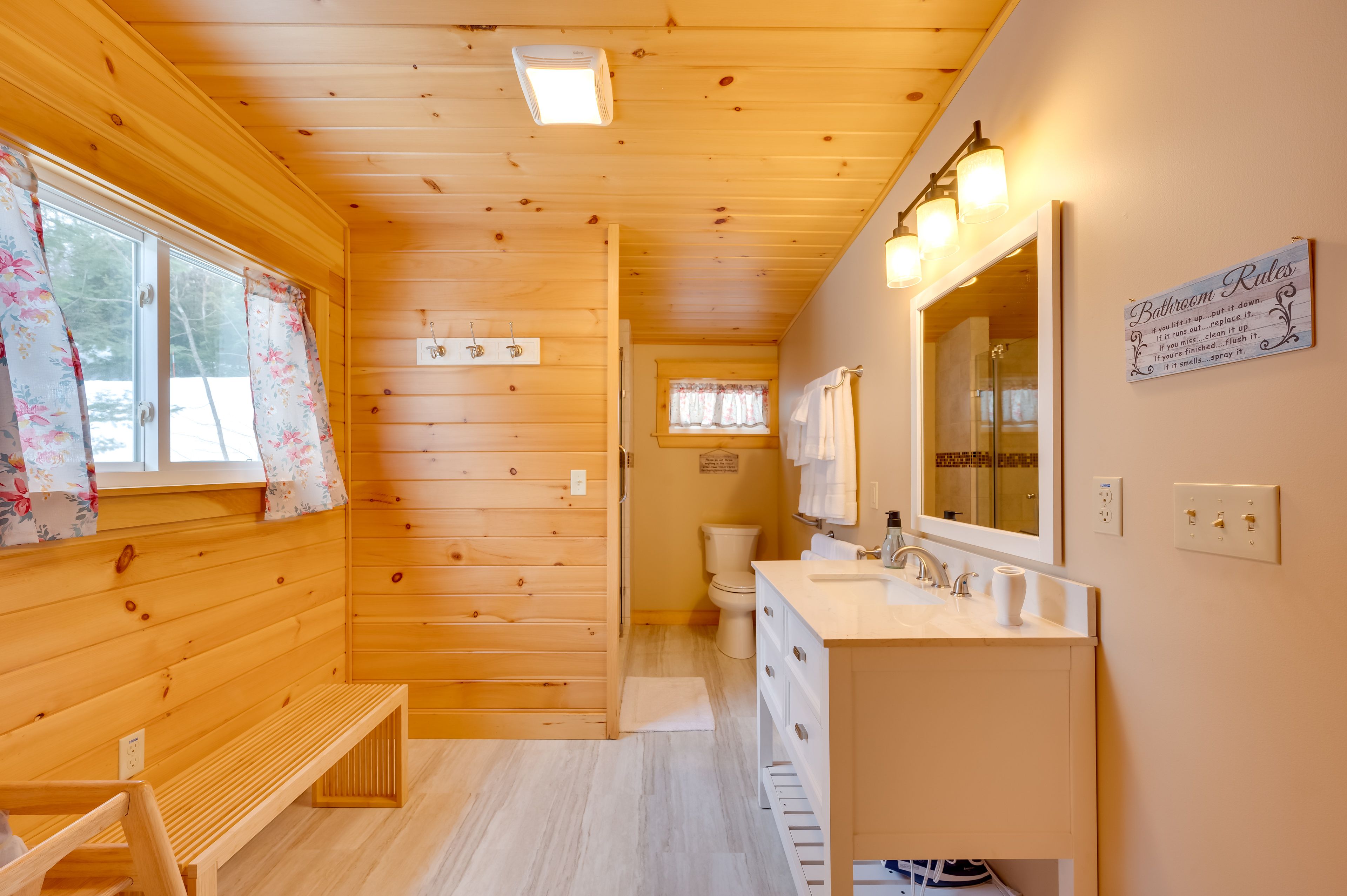 Full Bathroom | Complimentary Toiletries | Laundry | 1st Floor