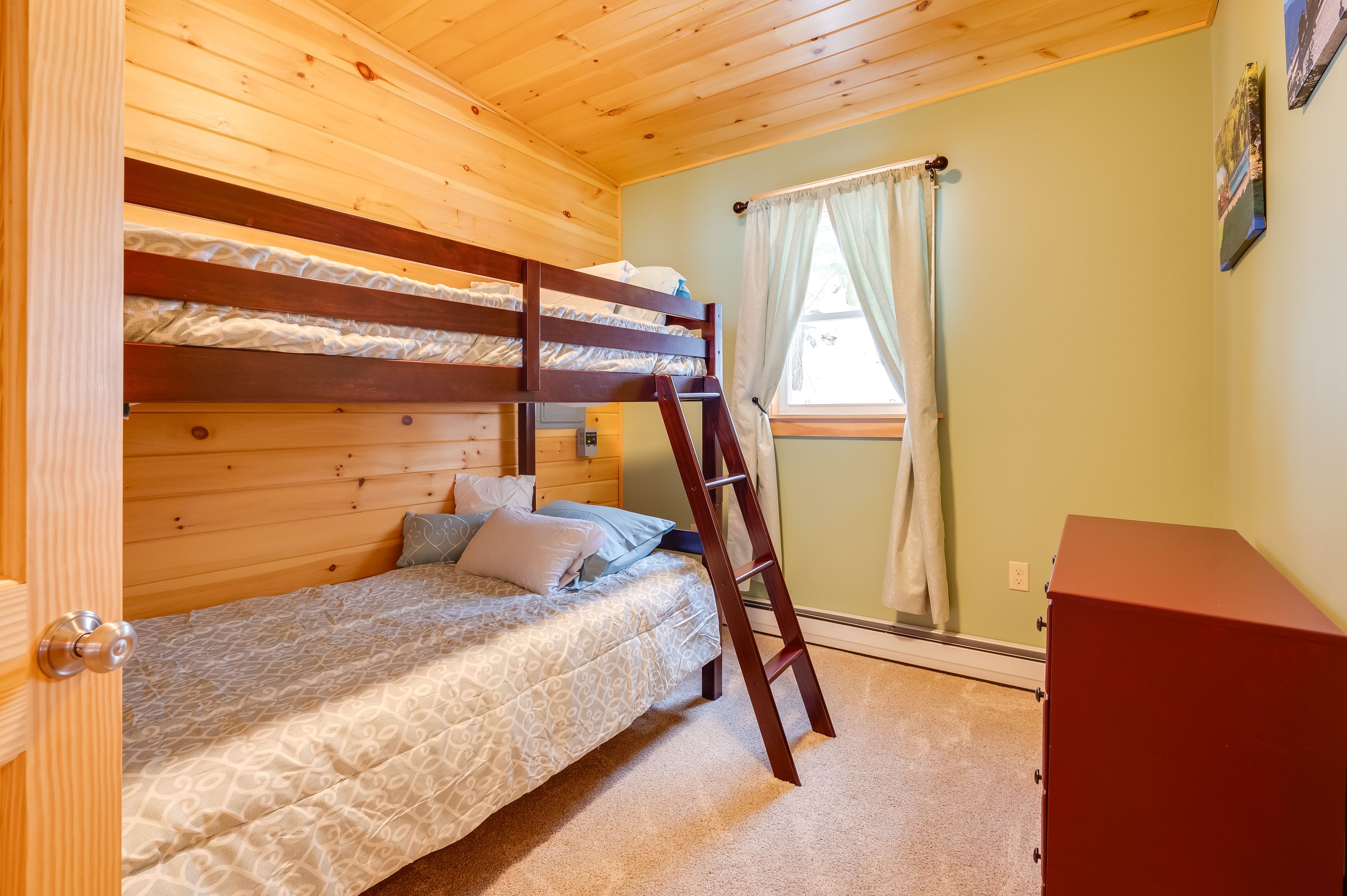 Bedroom 2 | Twin Bunk Bed | 1st Floor