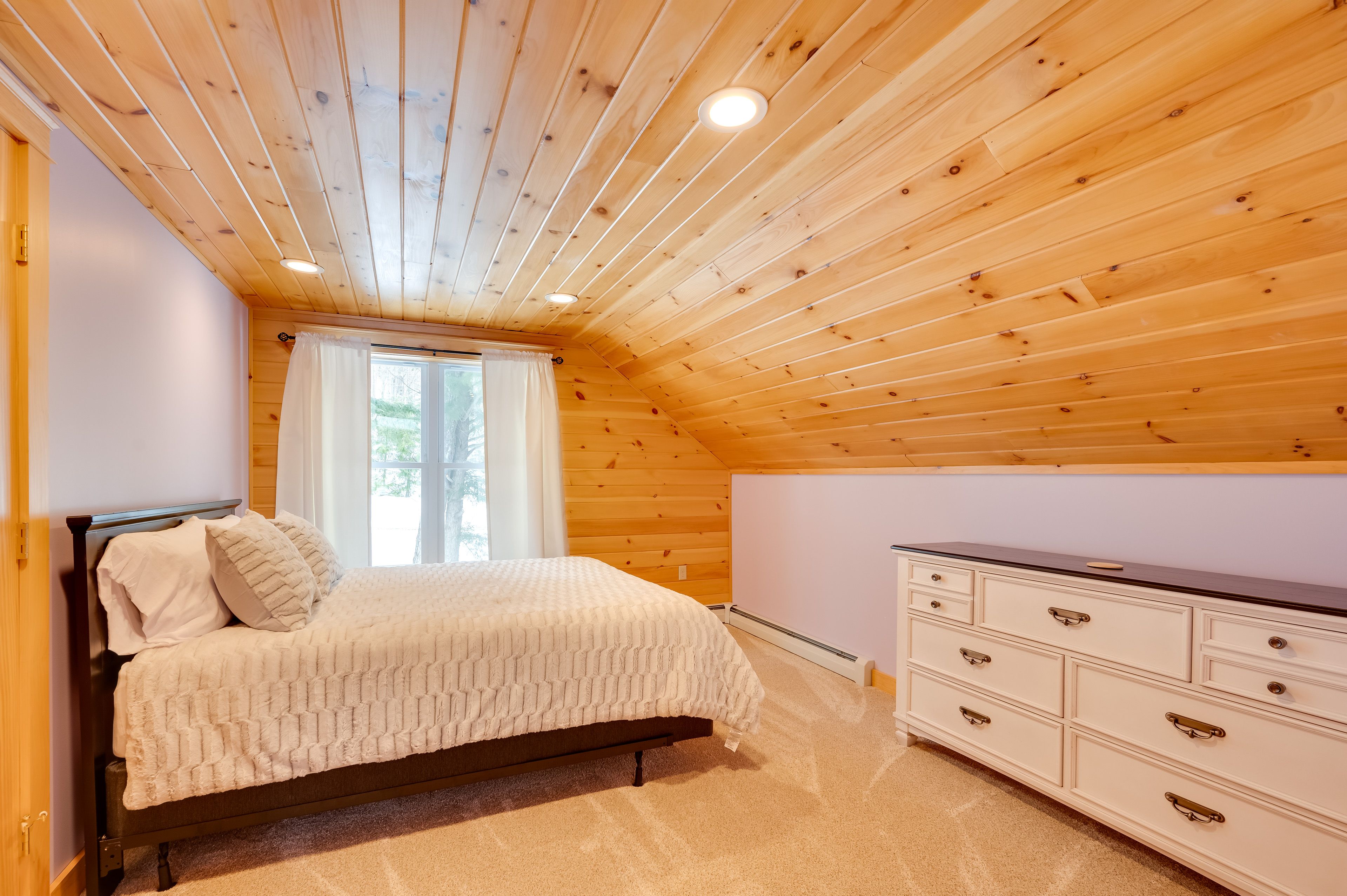 Bedroom 3 | Queen Bed | 2nd Floor