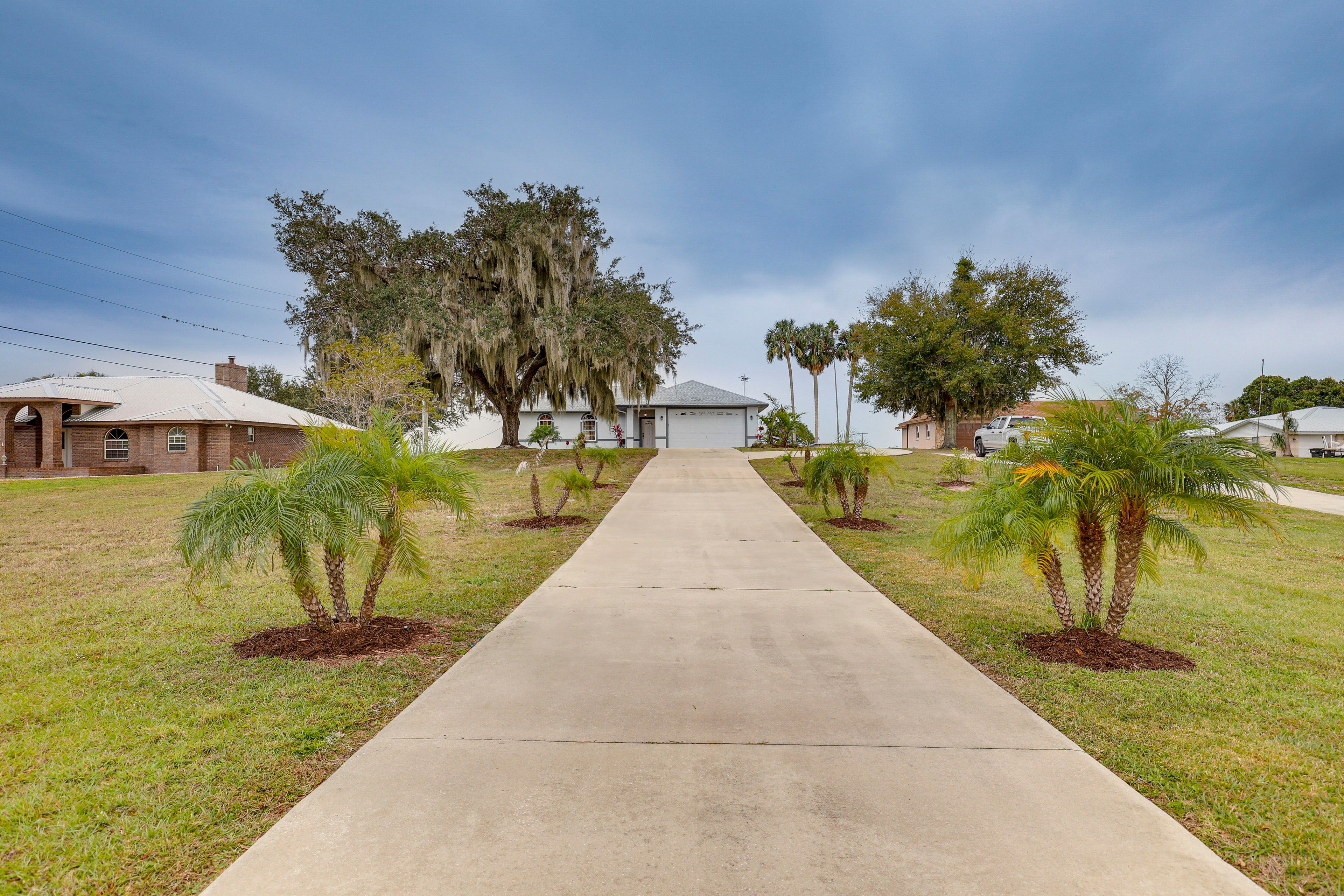 Parking | Driveway (4 Vehicles) | RV/Trailer Parking