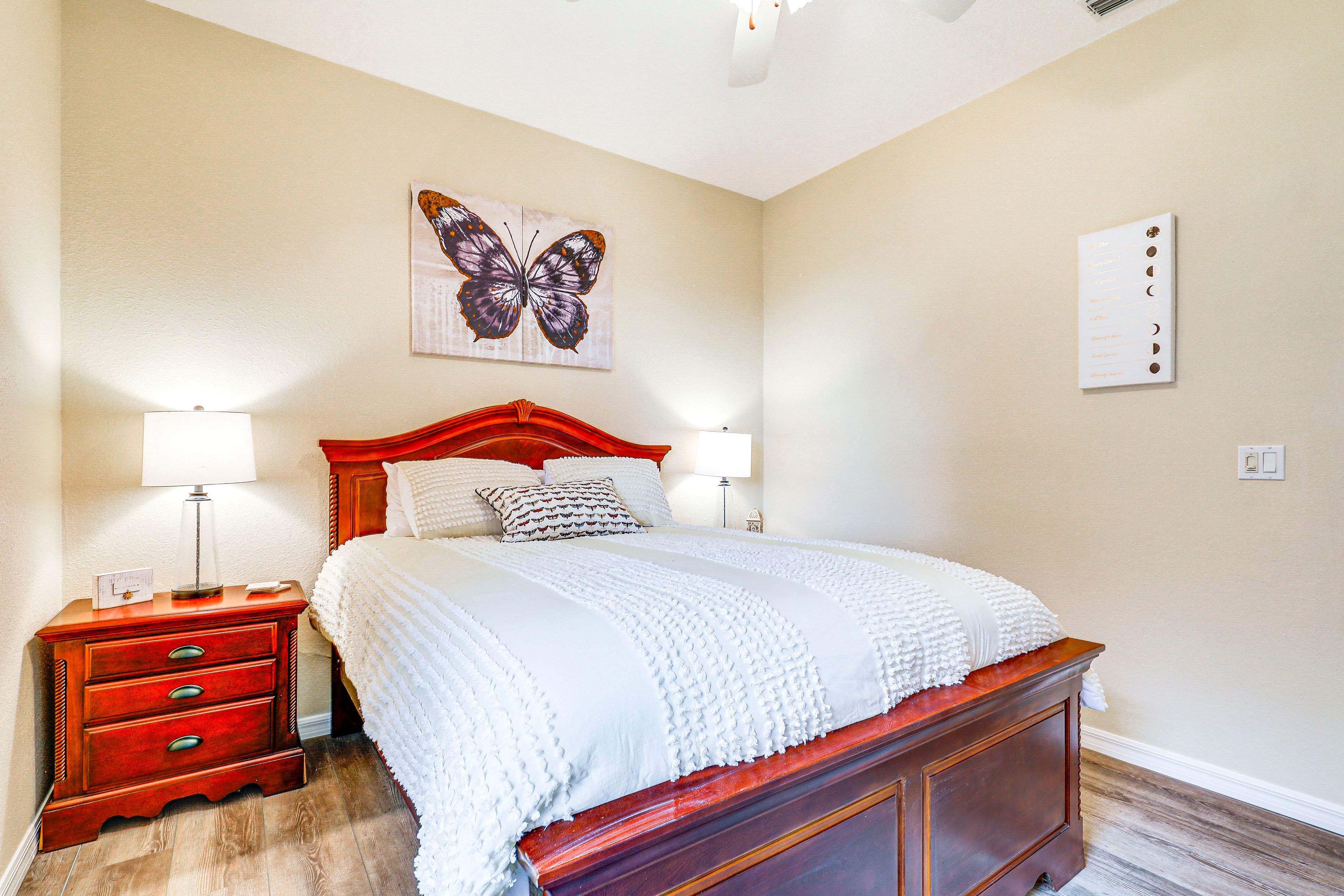 Bedroom 2 | Queen Bed