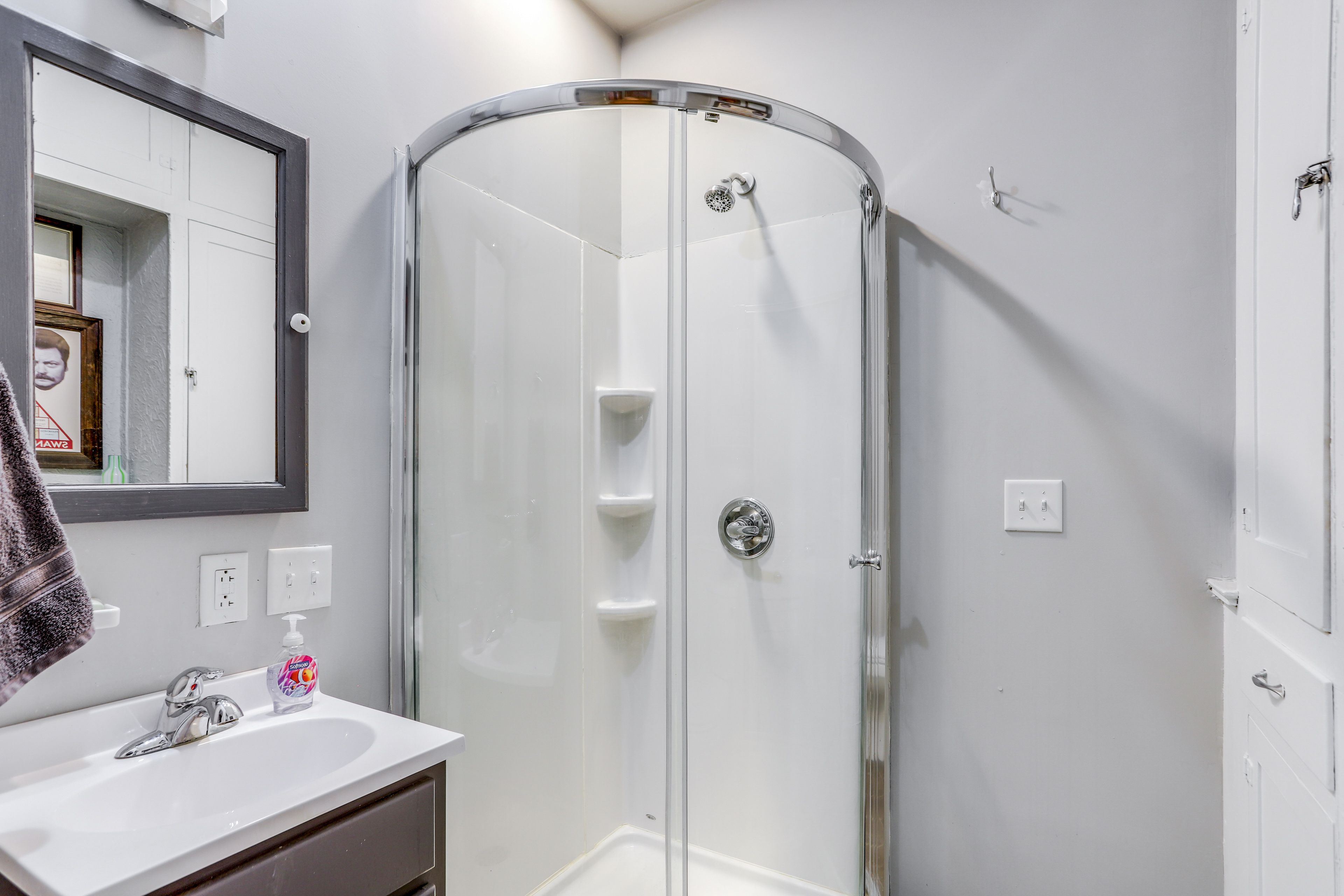 Full Bathroom | Towels Provided