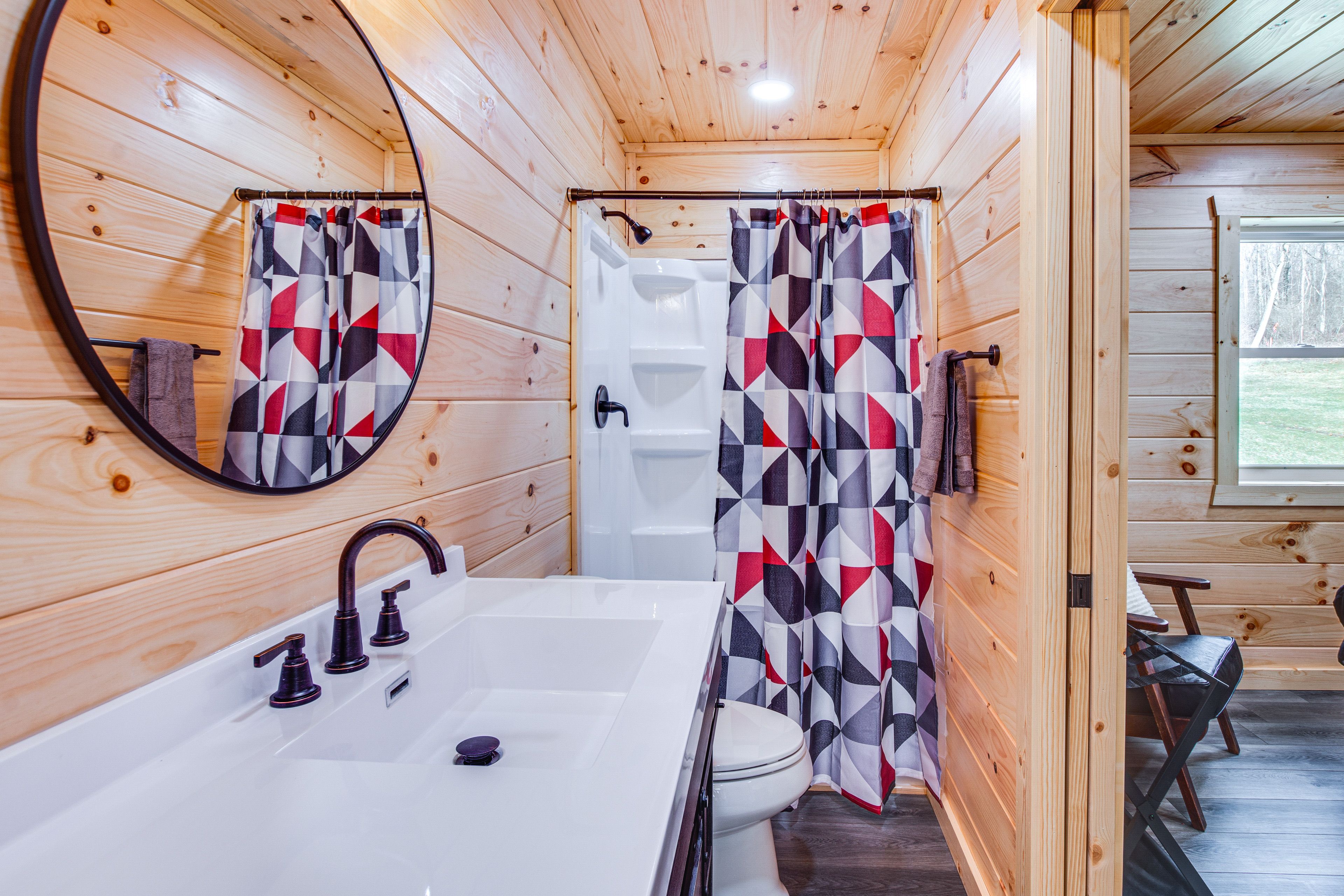 Full Bathroom | 2nd Floor