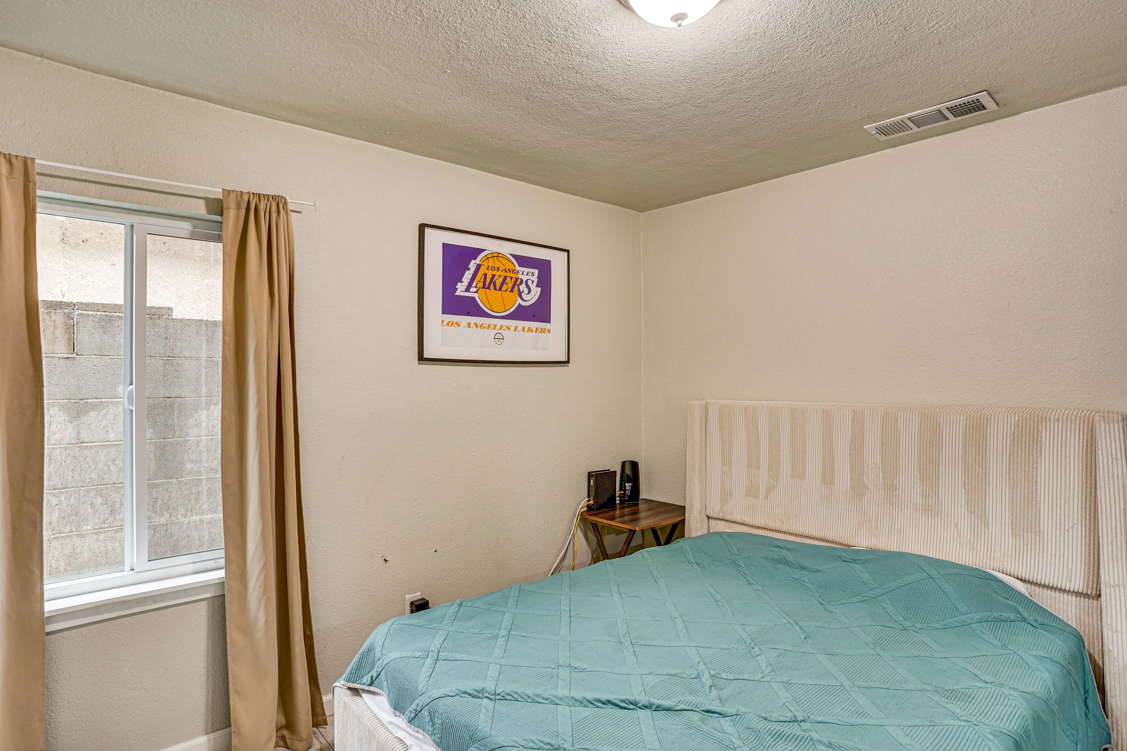 Bedroom 2 | Queen Bed
