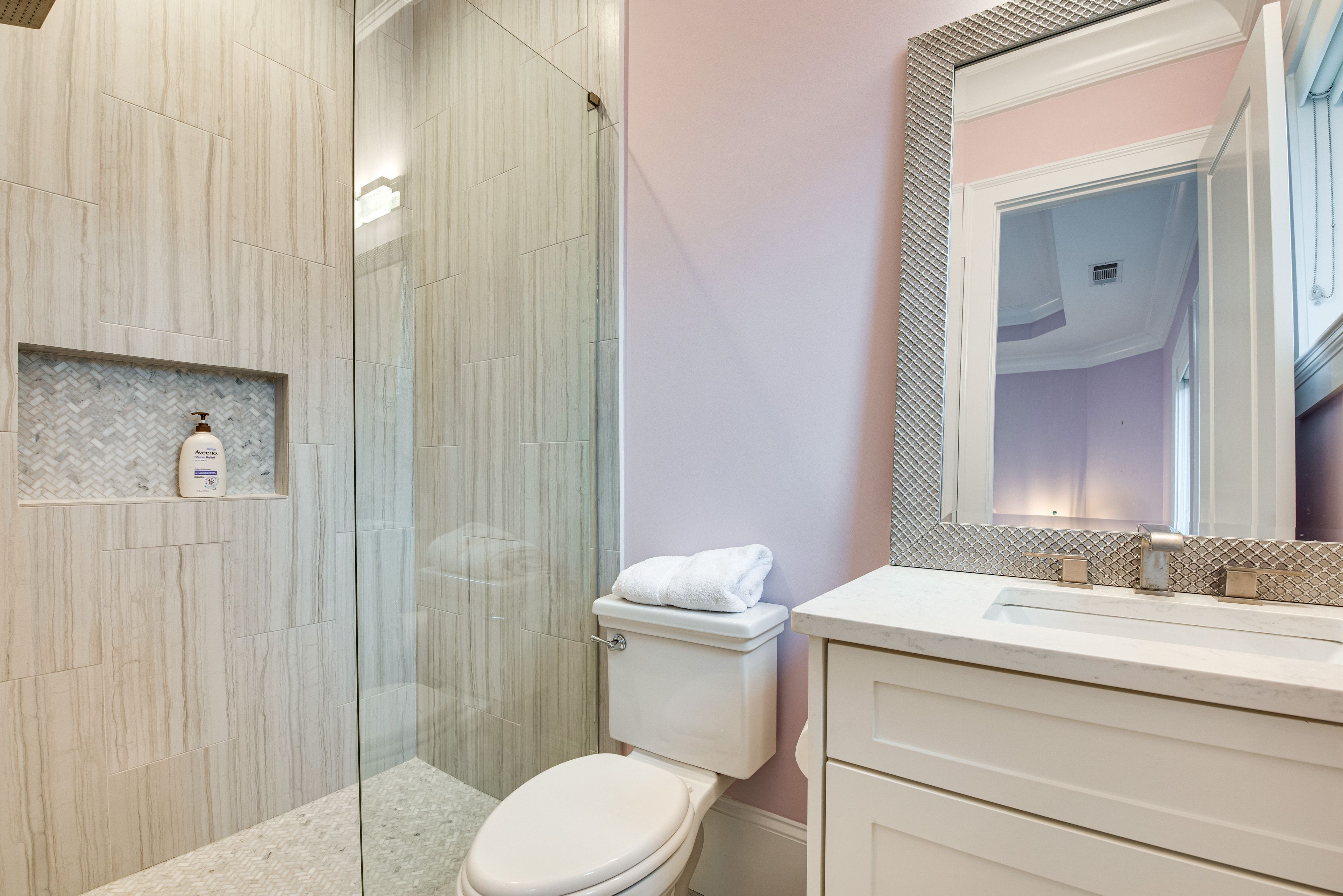 Full Bathroom | 2nd Floor