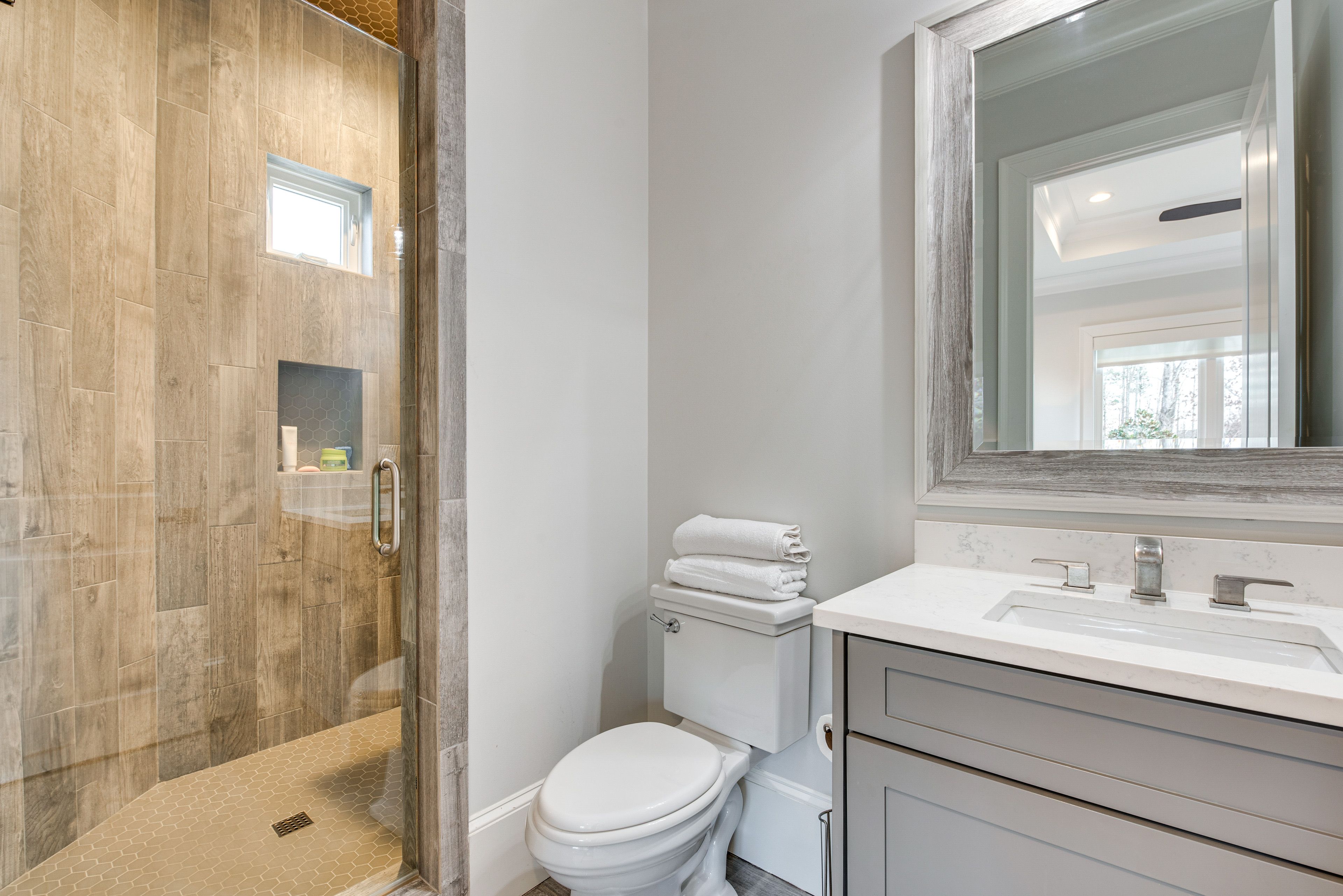 Full Bathroom | 2nd Floor