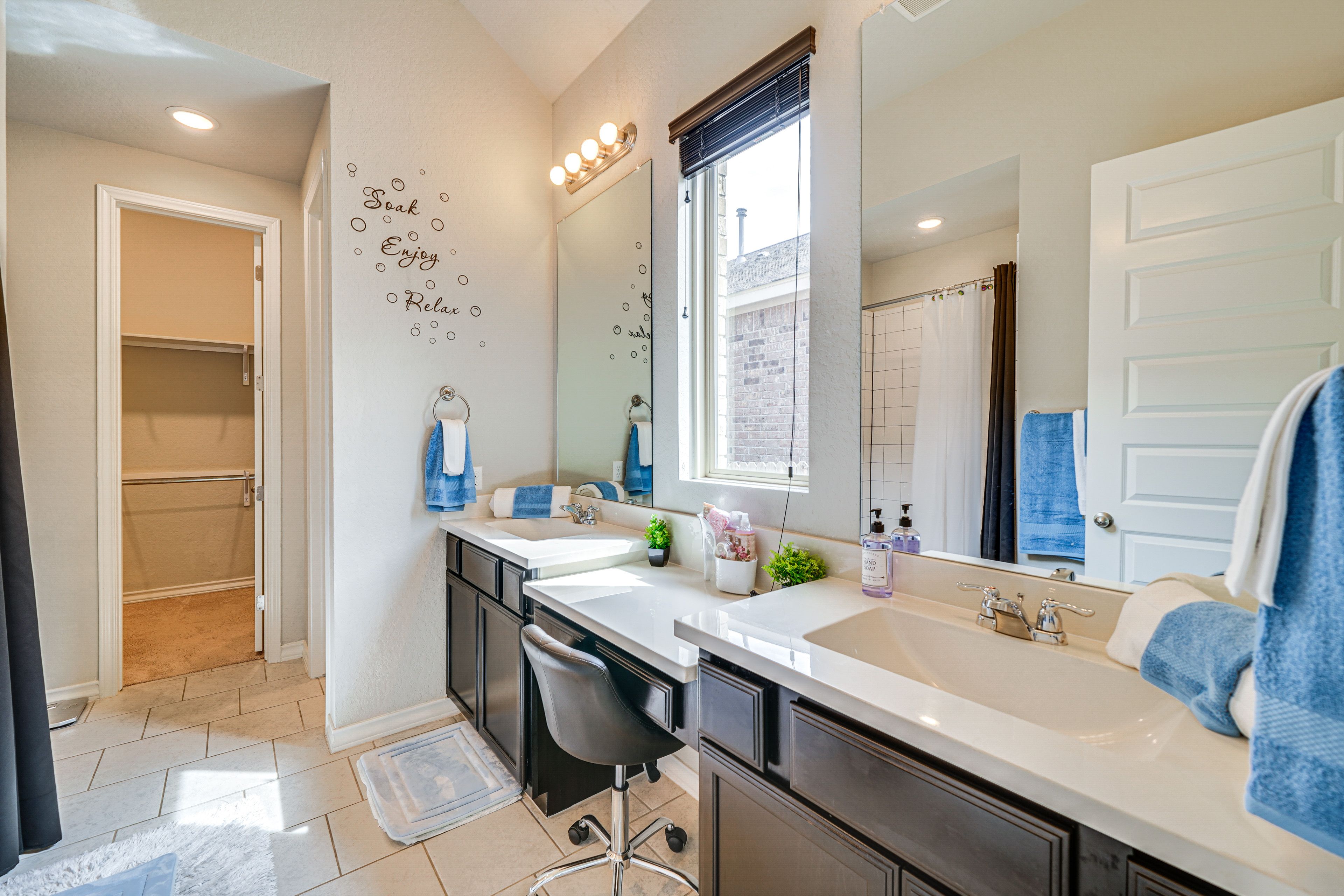 En-Suite Bathroom | Towels Provided | Complimentary Toiletries