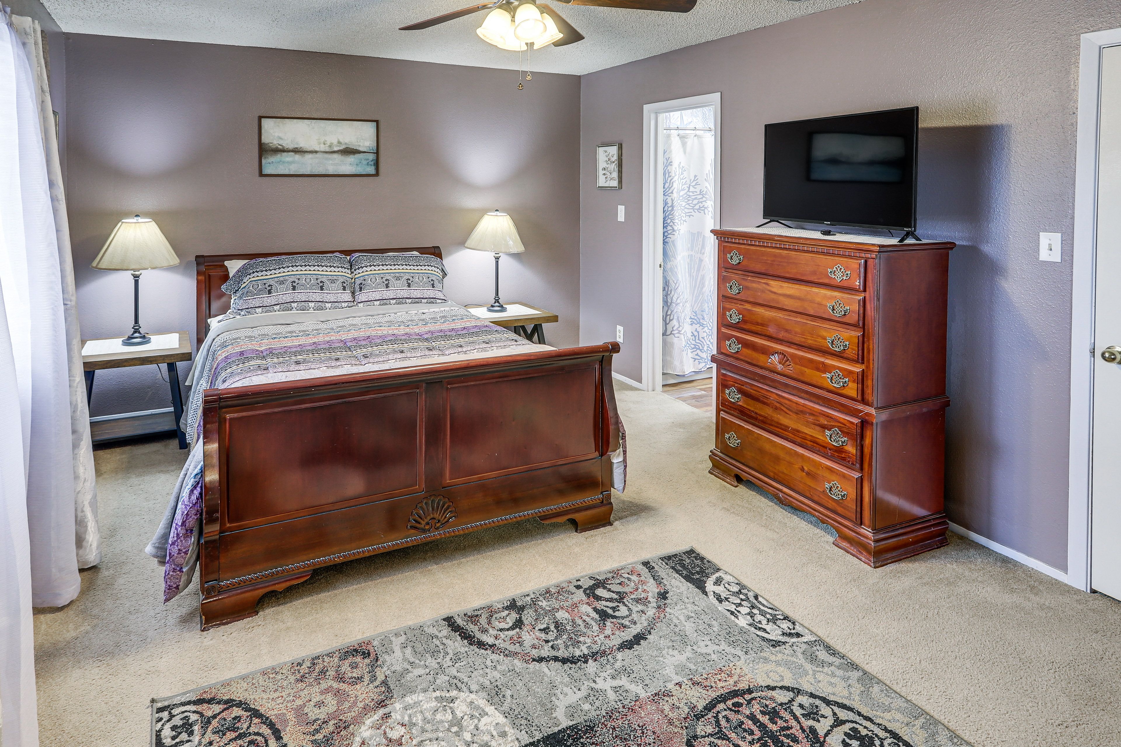 Bedroom 1 | Queen Bed | En-Suite Bathroom | Flat-Screen TV