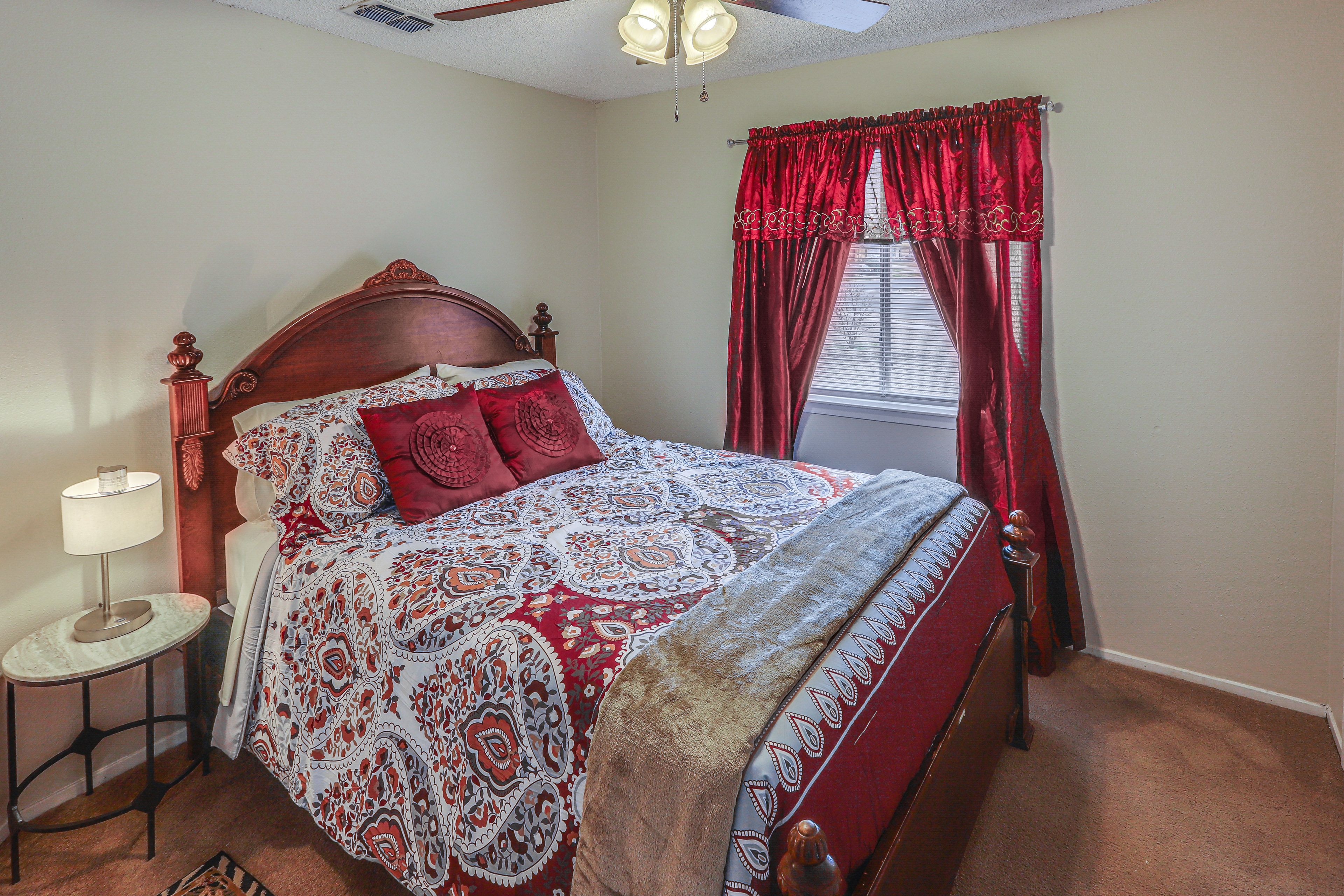 Bedroom 3 | Queen Bed