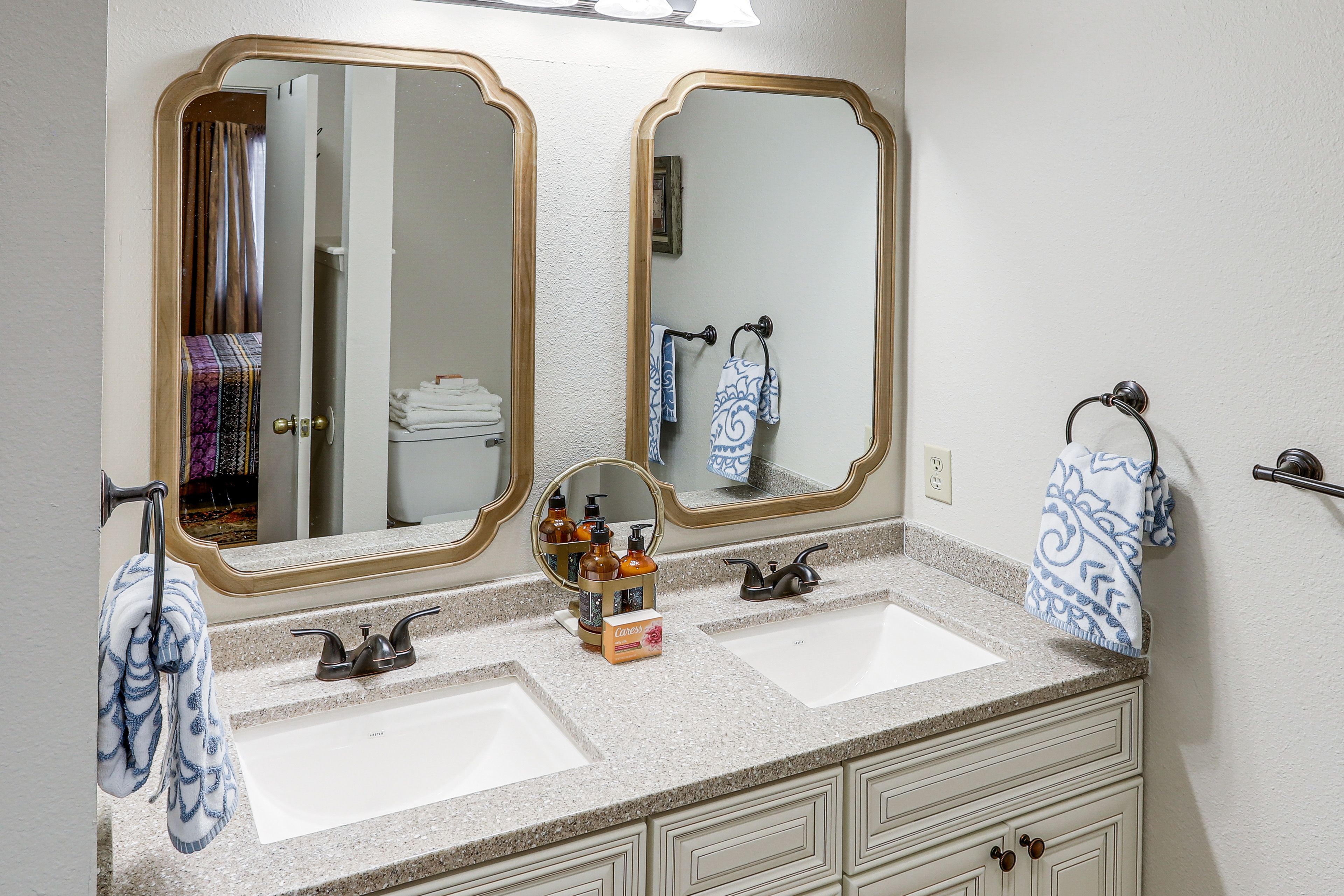 En-Suite Bathroom | Shower/Bathtub