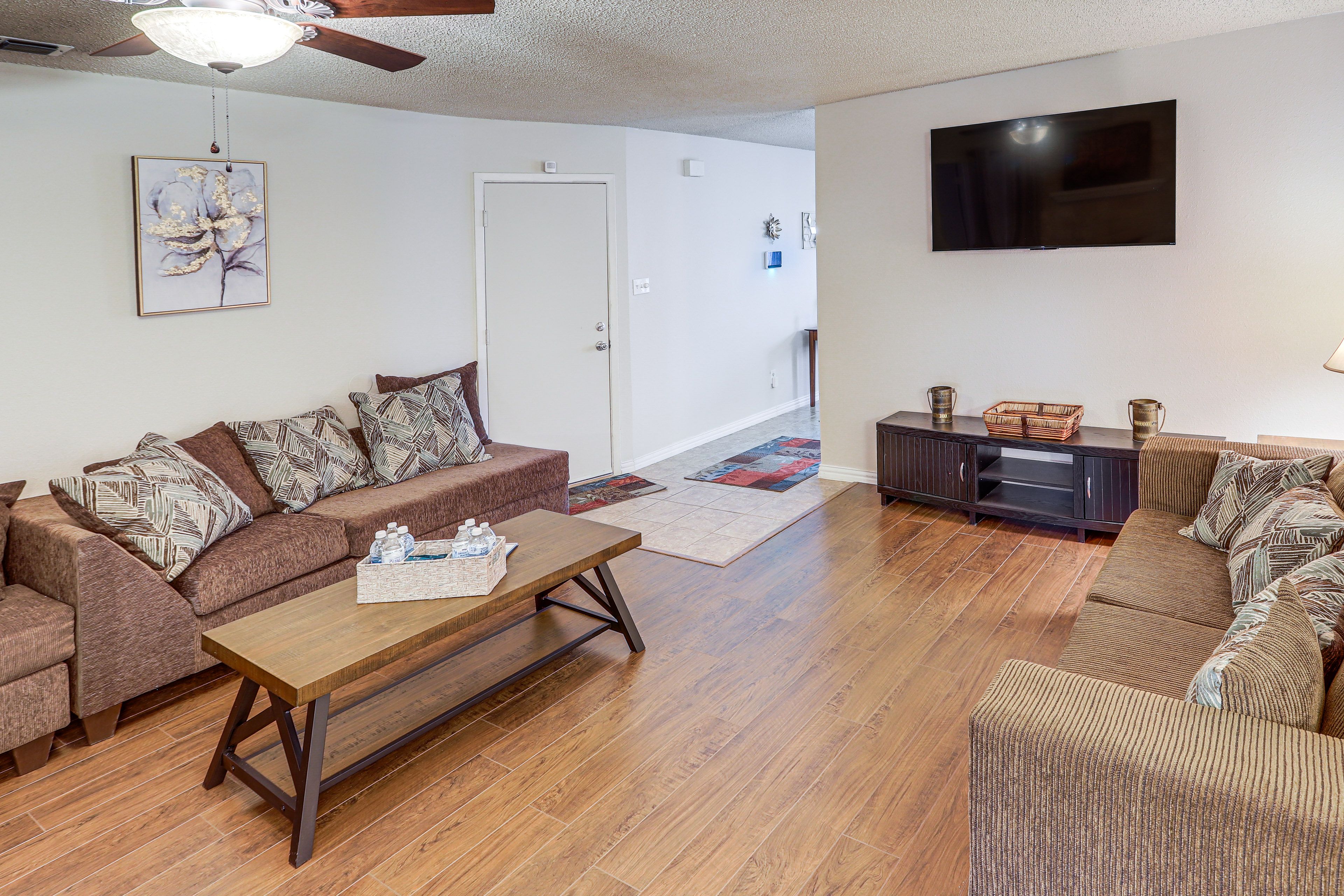 Living Room | Fireplace | Flat-Screen TV