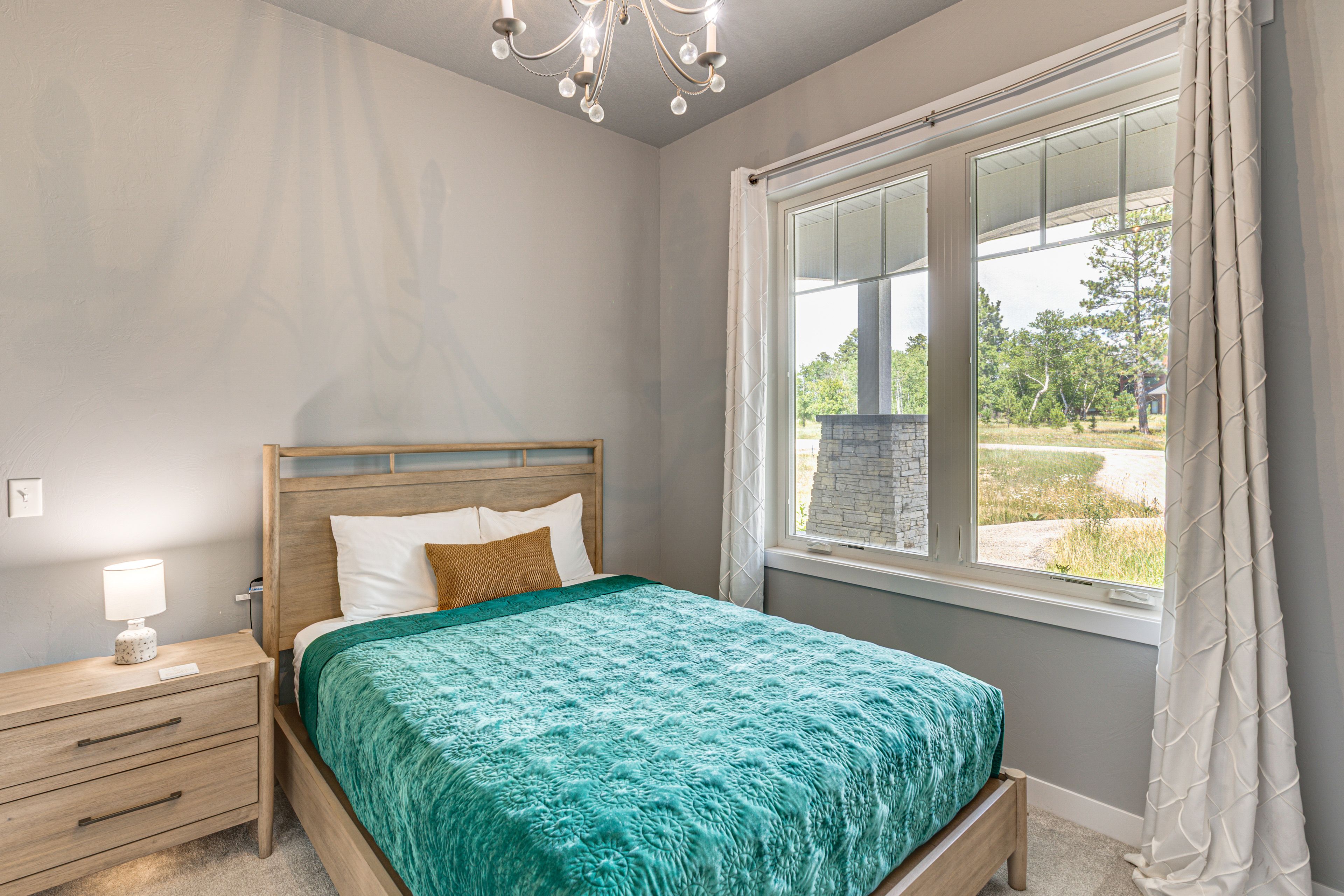 Bedroom 4 | Queen Bed