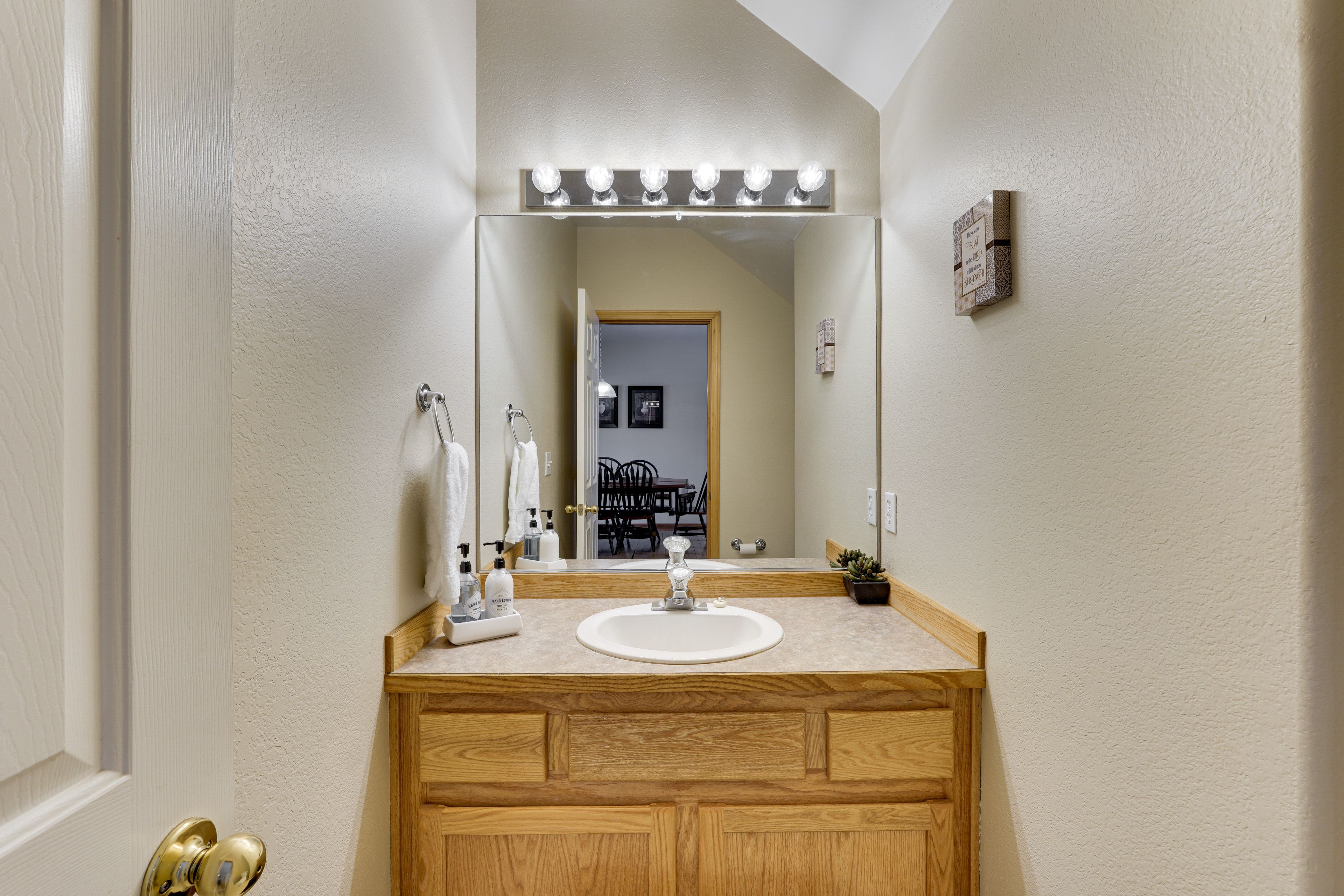 Half Bathroom | 1st Floor