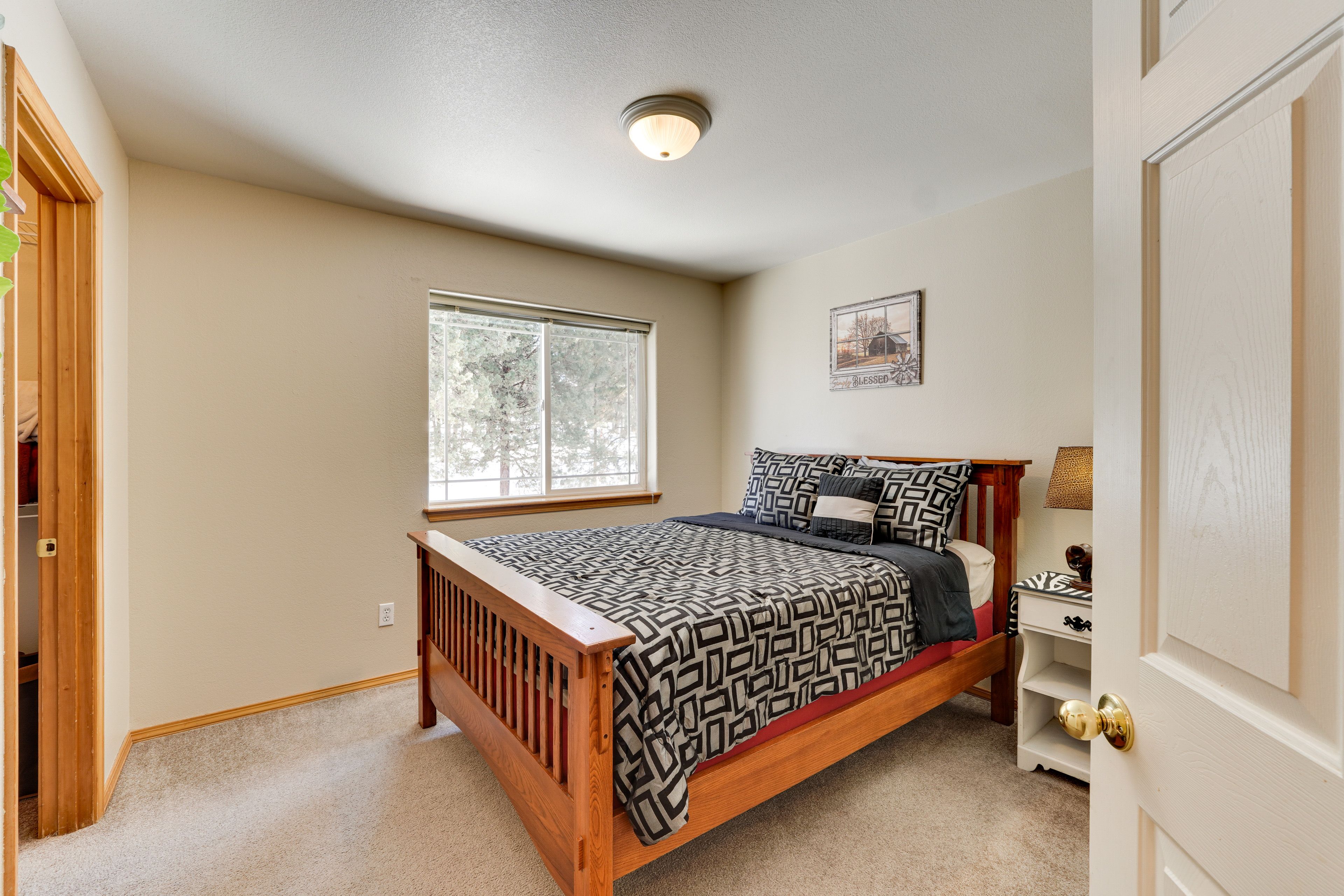Bedroom 2 | Queen Bed | 2nd Floor | Hangers | Walk-In Closet