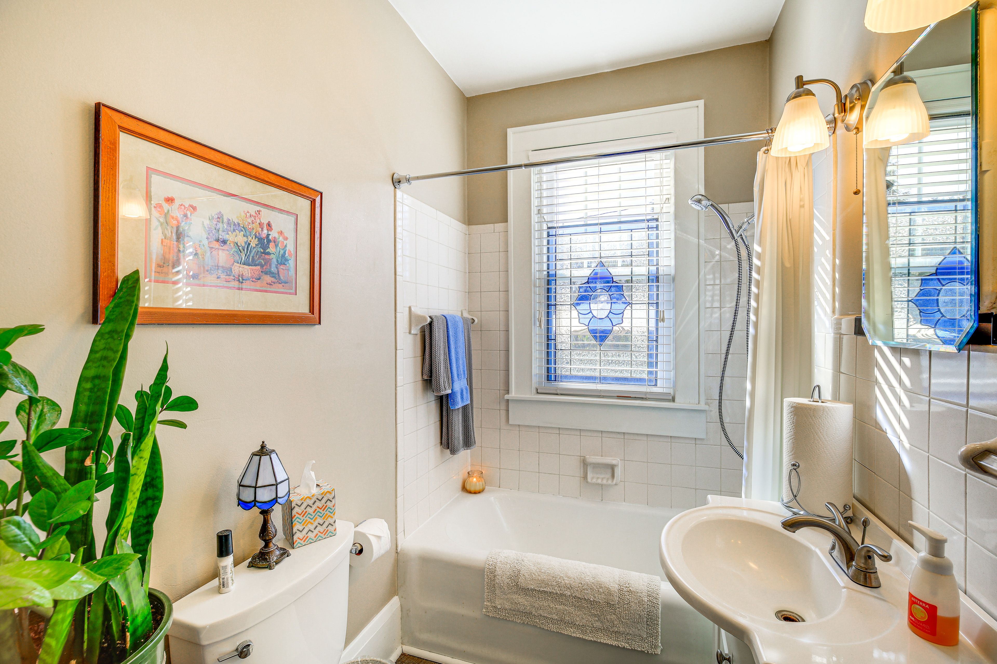 Full Bathroom | 1st Floor