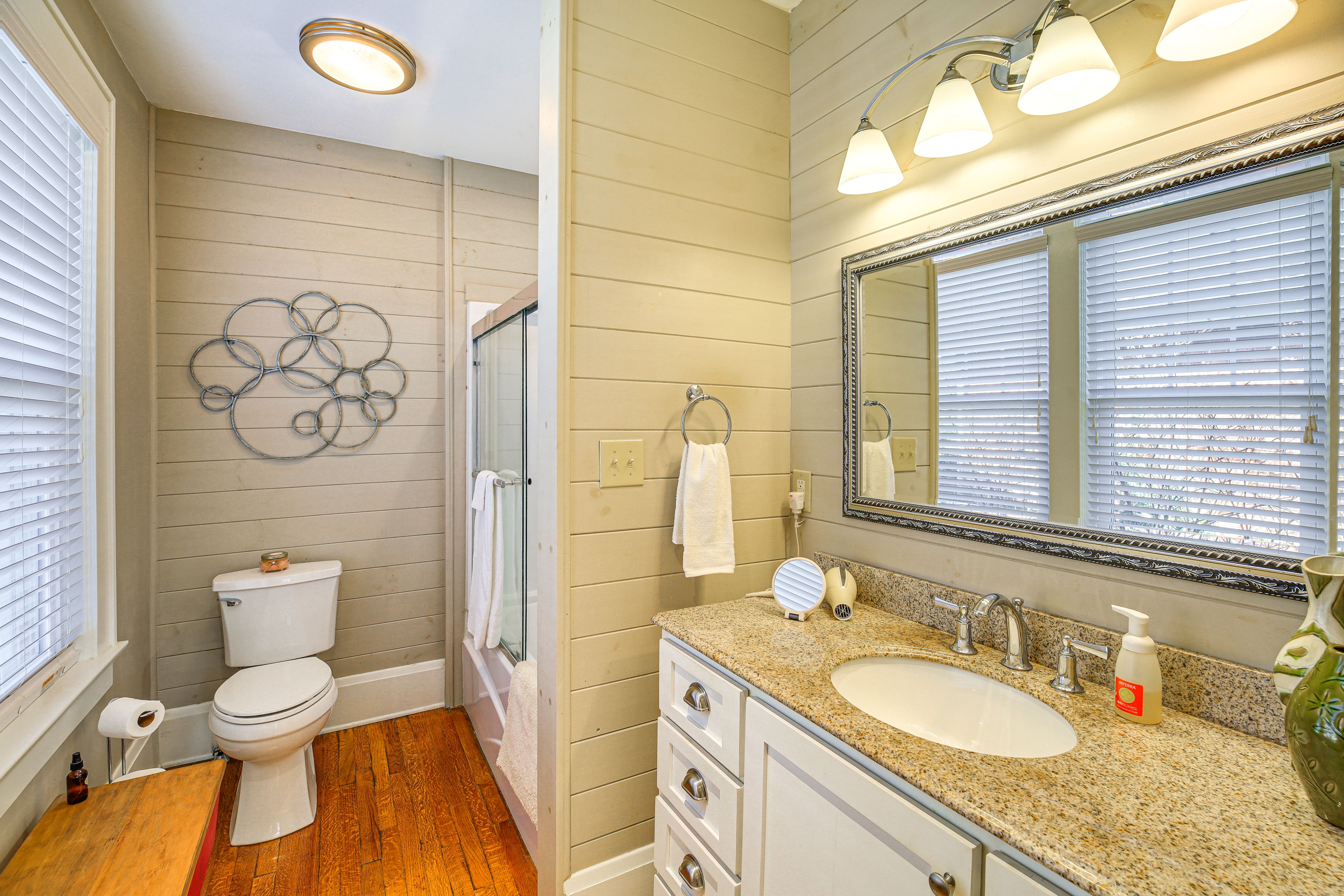 Full Bathroom | 1st Floor