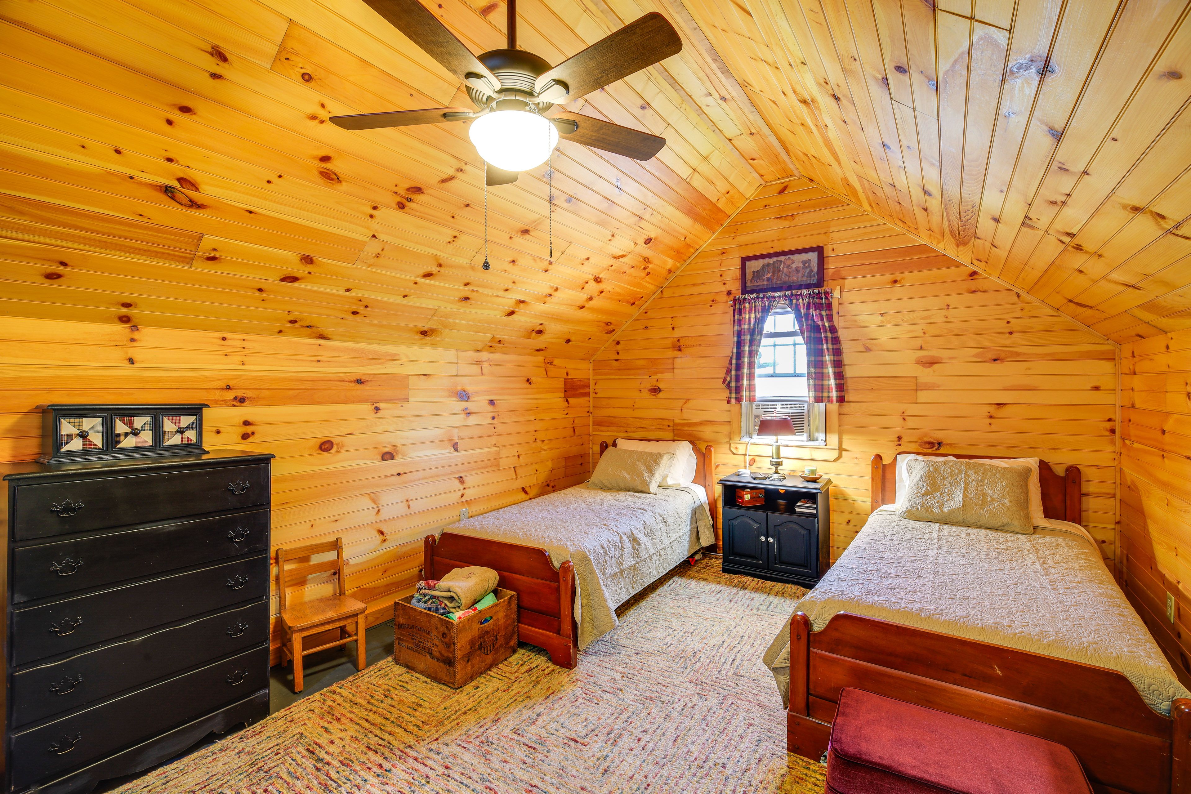 Bedroom 2 | 3 Twin Beds | 2nd Floor