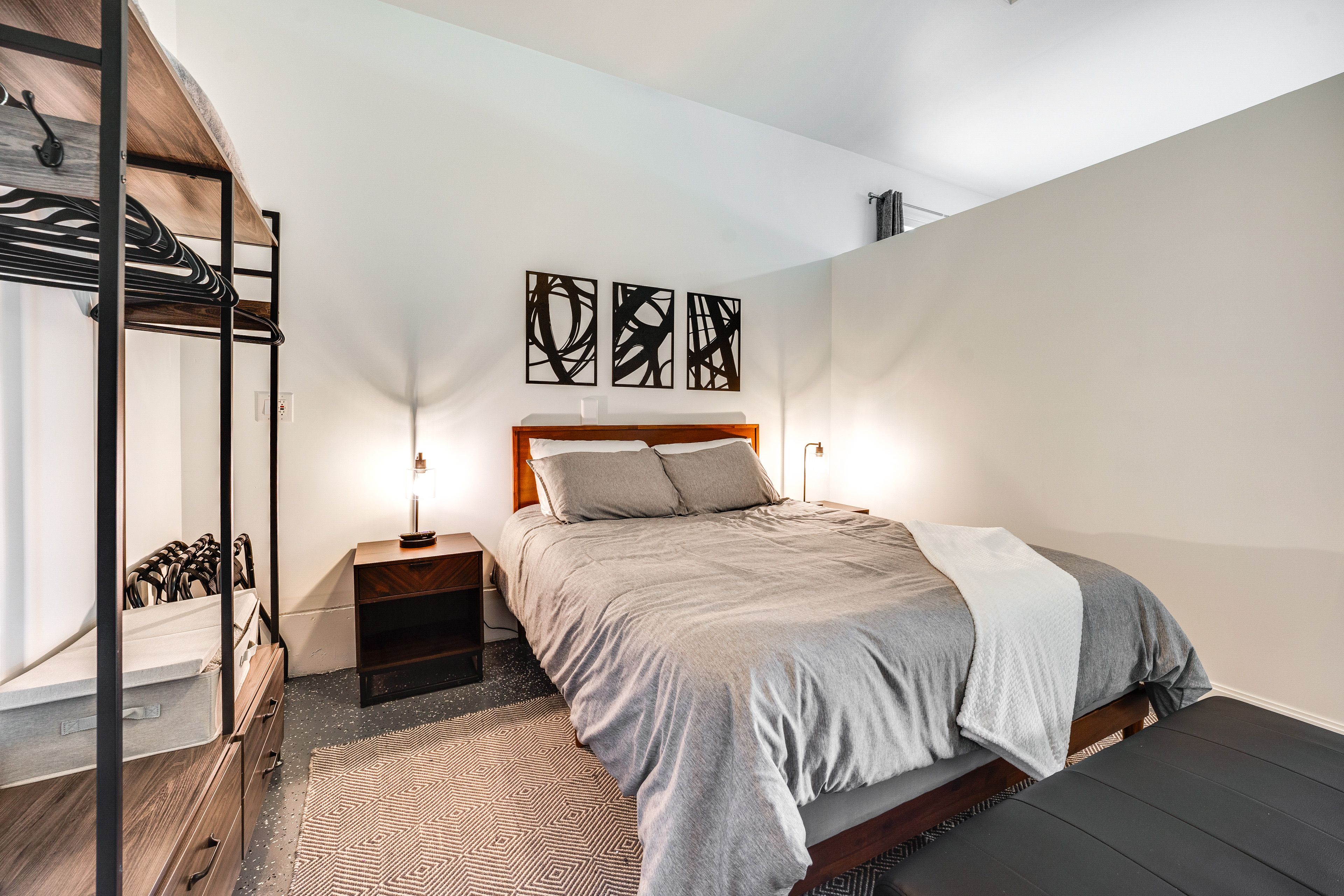 Studio | Queen Bed
