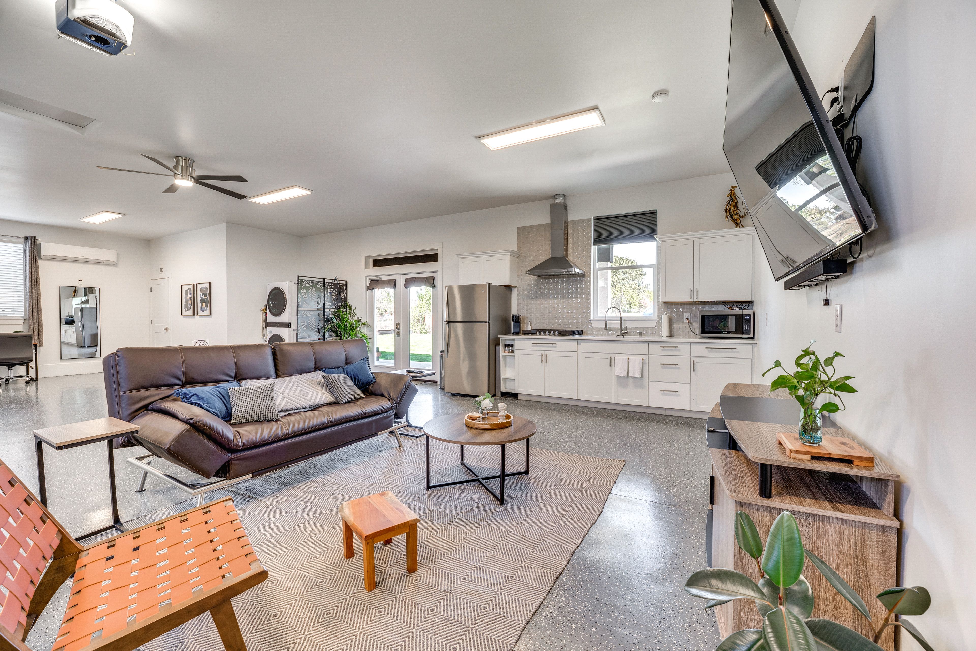 Pasco Vacation Rental | Studio | 1BA | 1,200 Sq Ft | Step-Free Access