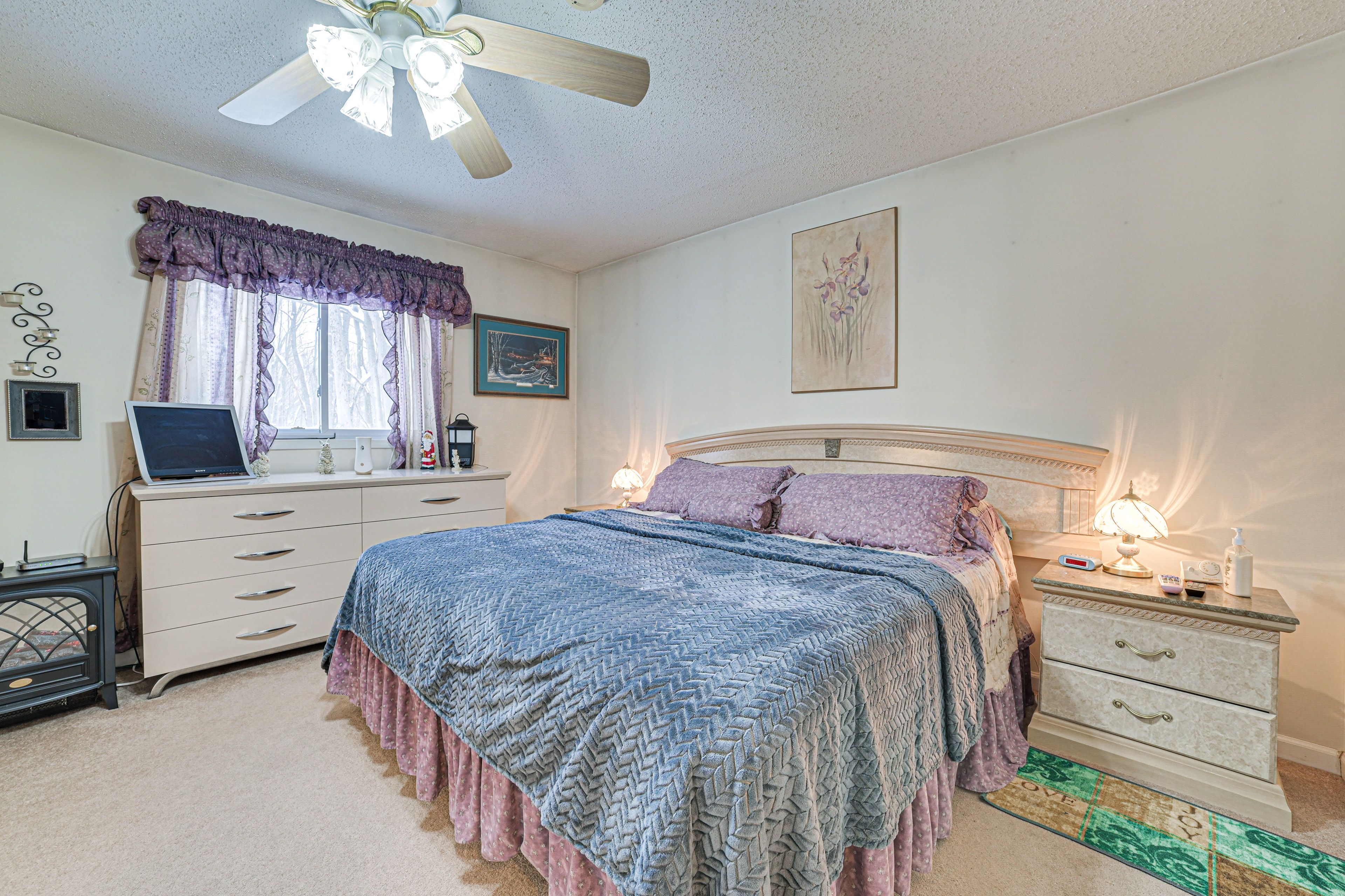 Bedroom 1 | King Bed | Main Floor | Linens Provided