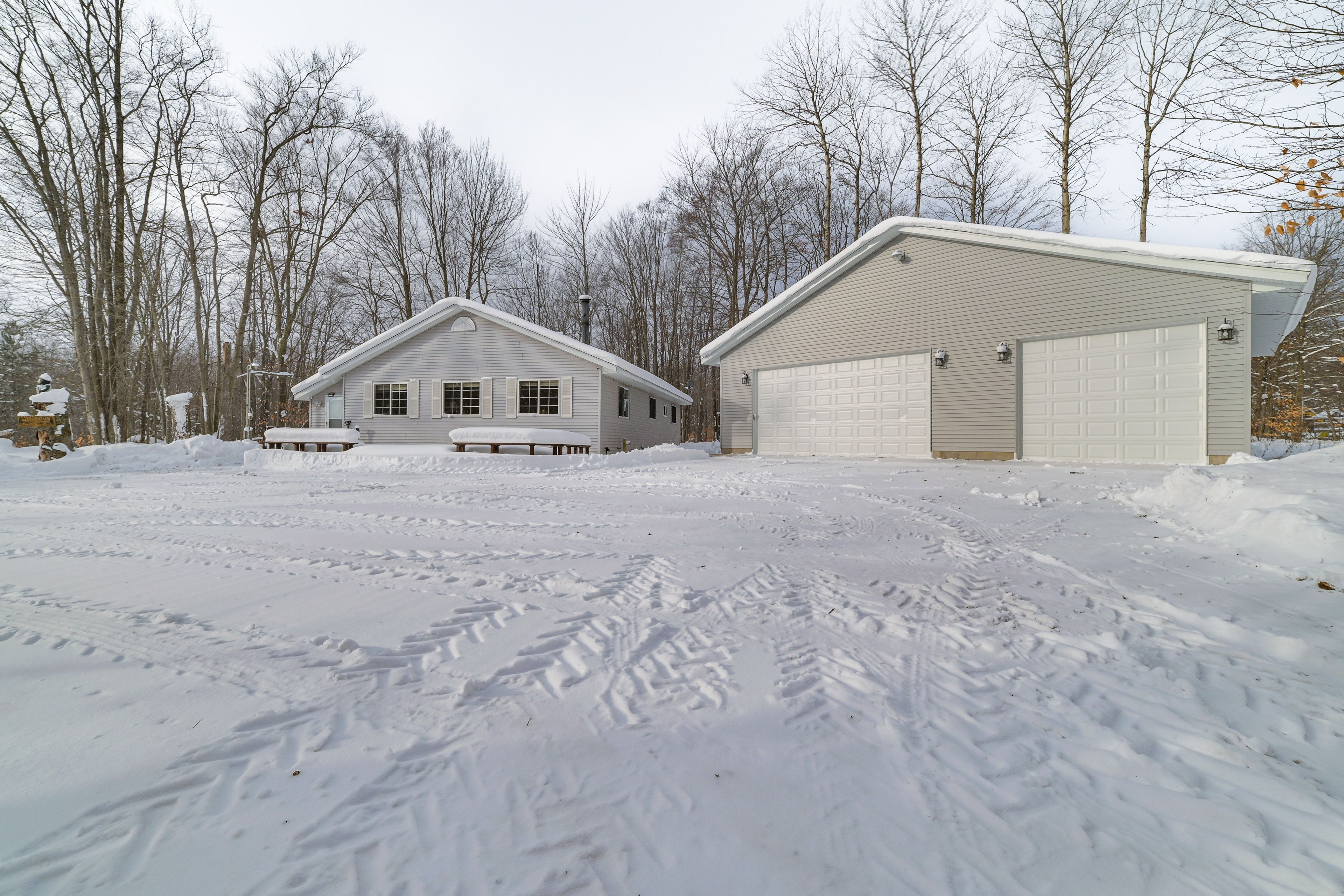 Parking | Driveway (8 Vehicles) | RV/Trailer Parking Allowed On-Site