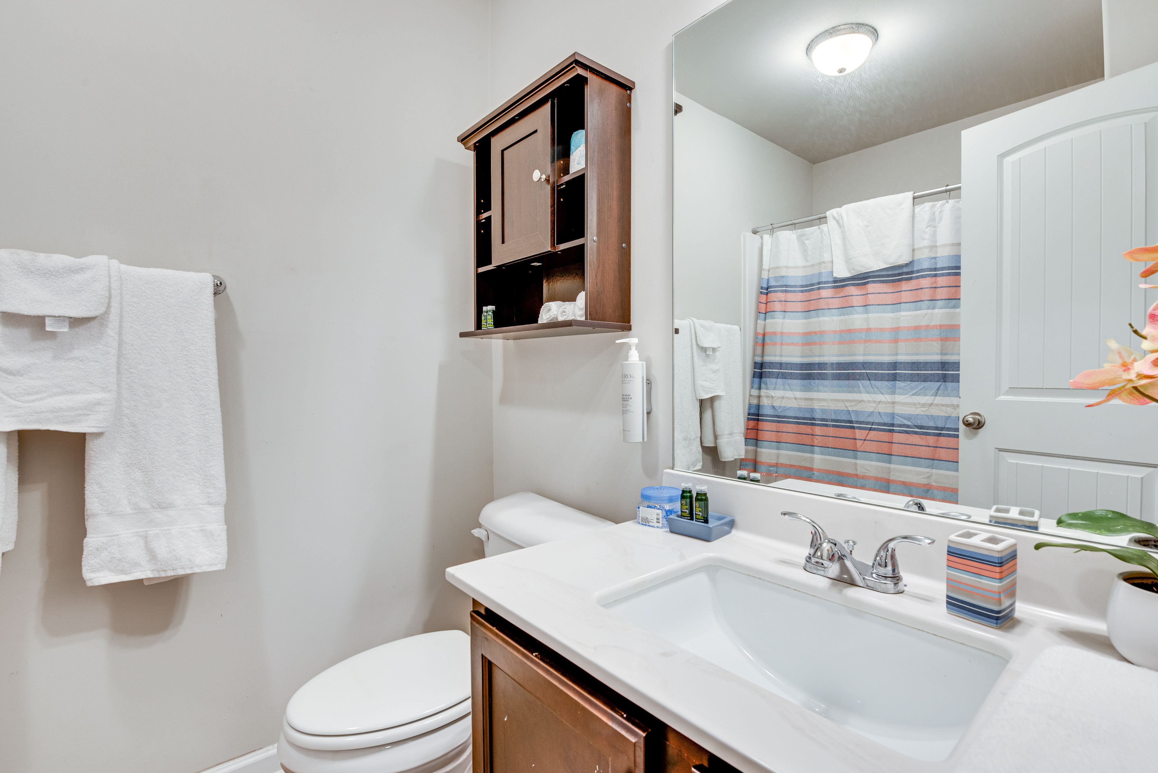 Full Bathroom | 2nd Floor | Shower/Tub Combo