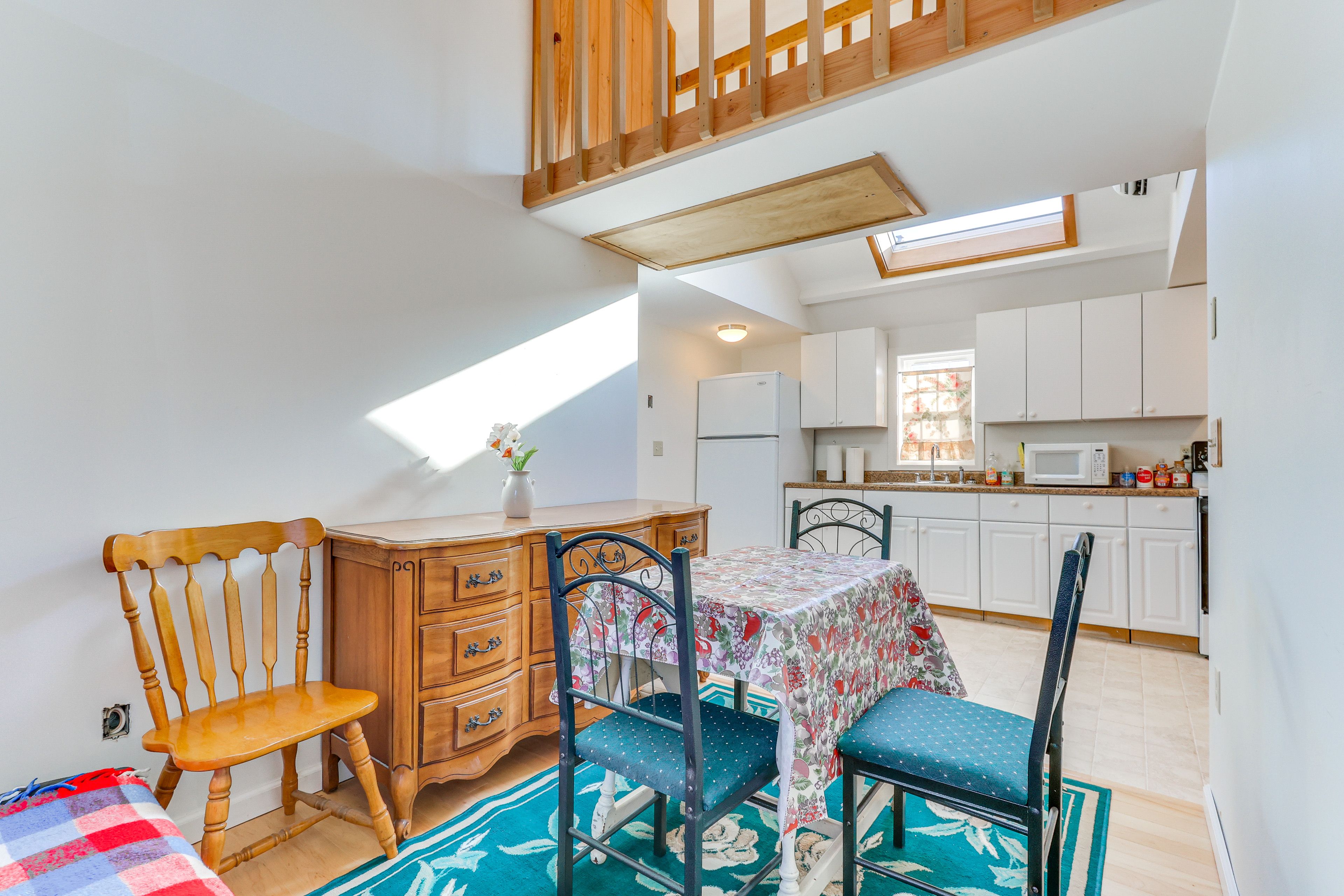 Dining Area | Kitchen