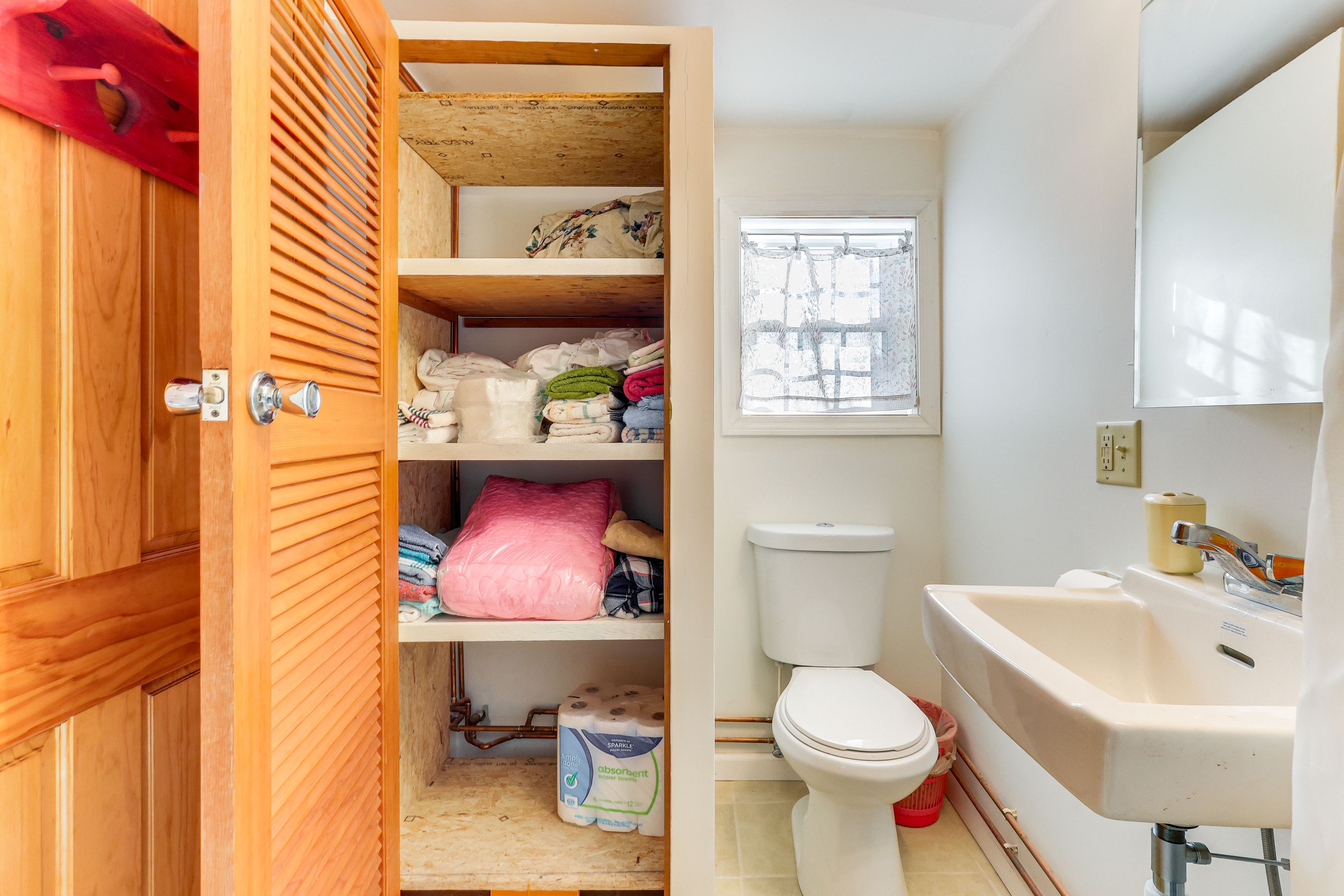 Full Bathroom | Complimentary Toiletries