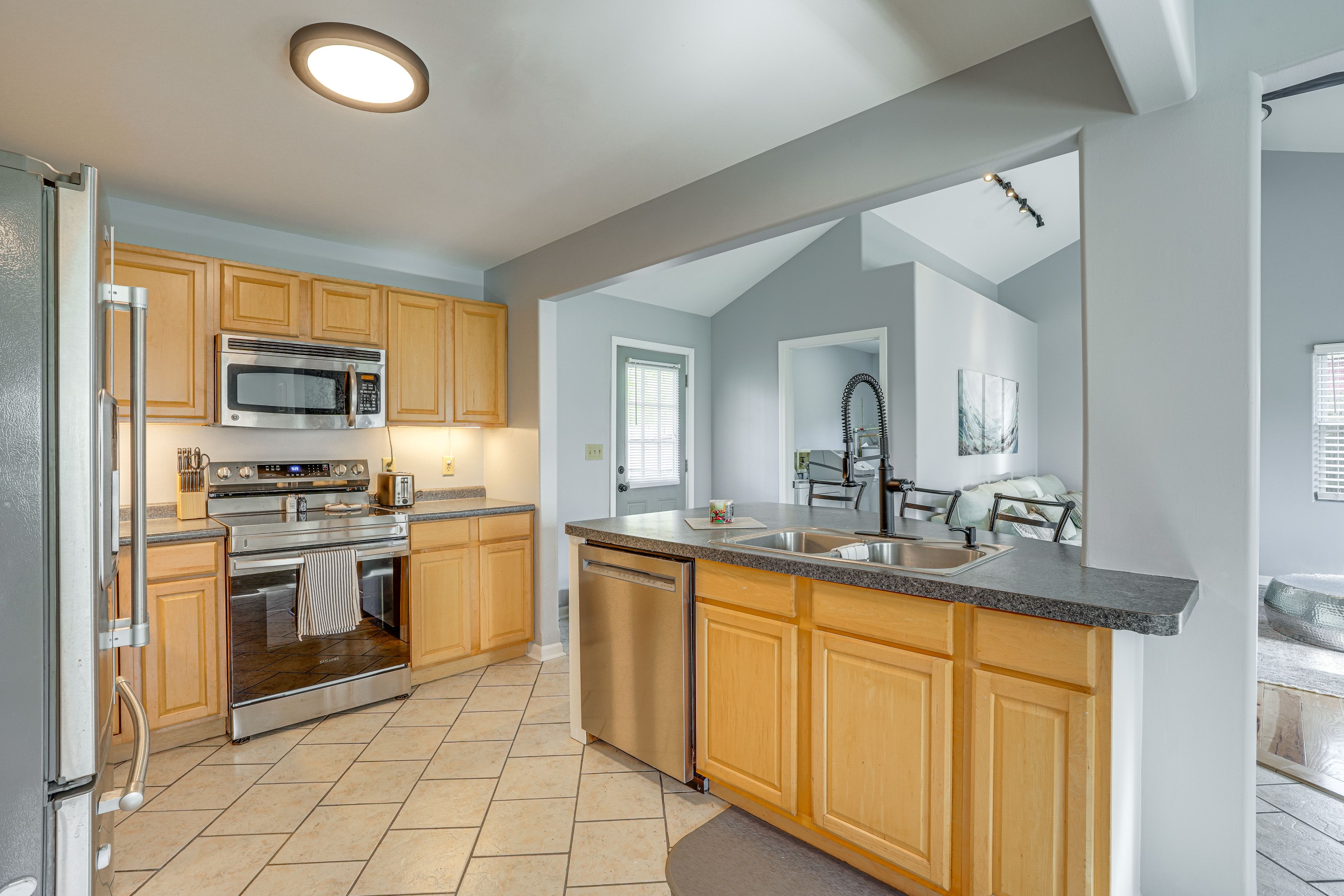 Kitchen | Keurig & Drip Coffee Makers | Toaster | Cooking Basics