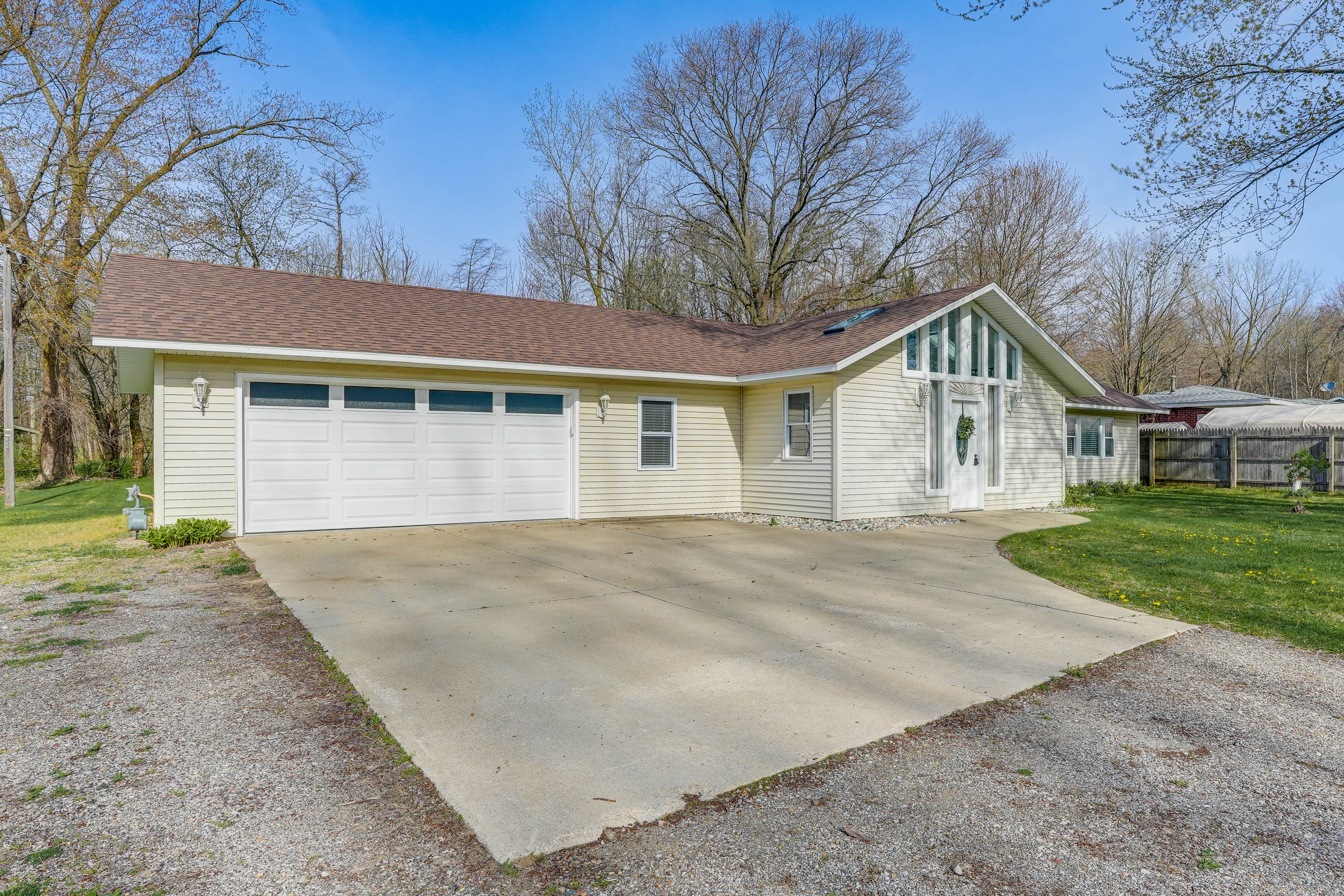 Parking | Driveway (5 Vehicles) | RV/Trailer Parking Allowed On-Site