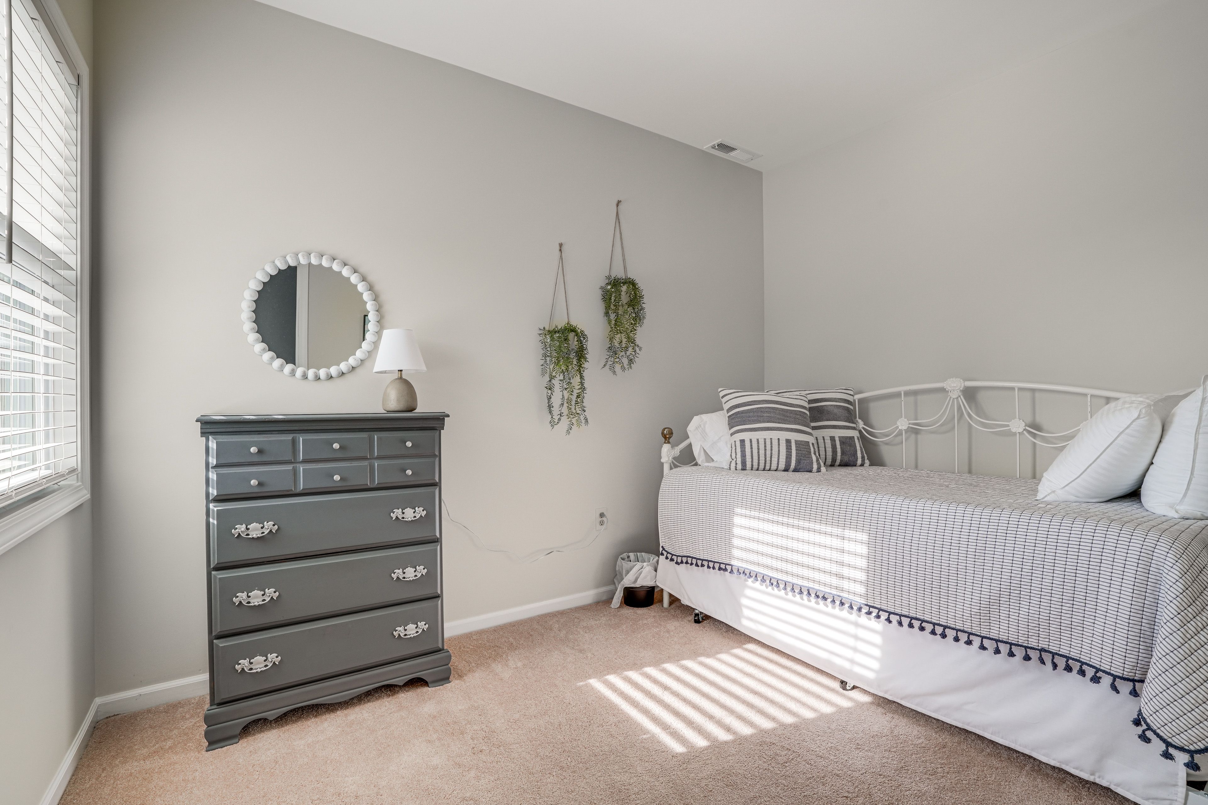 Bedroom 4 | Twin Daybed w/ Twin Trundle