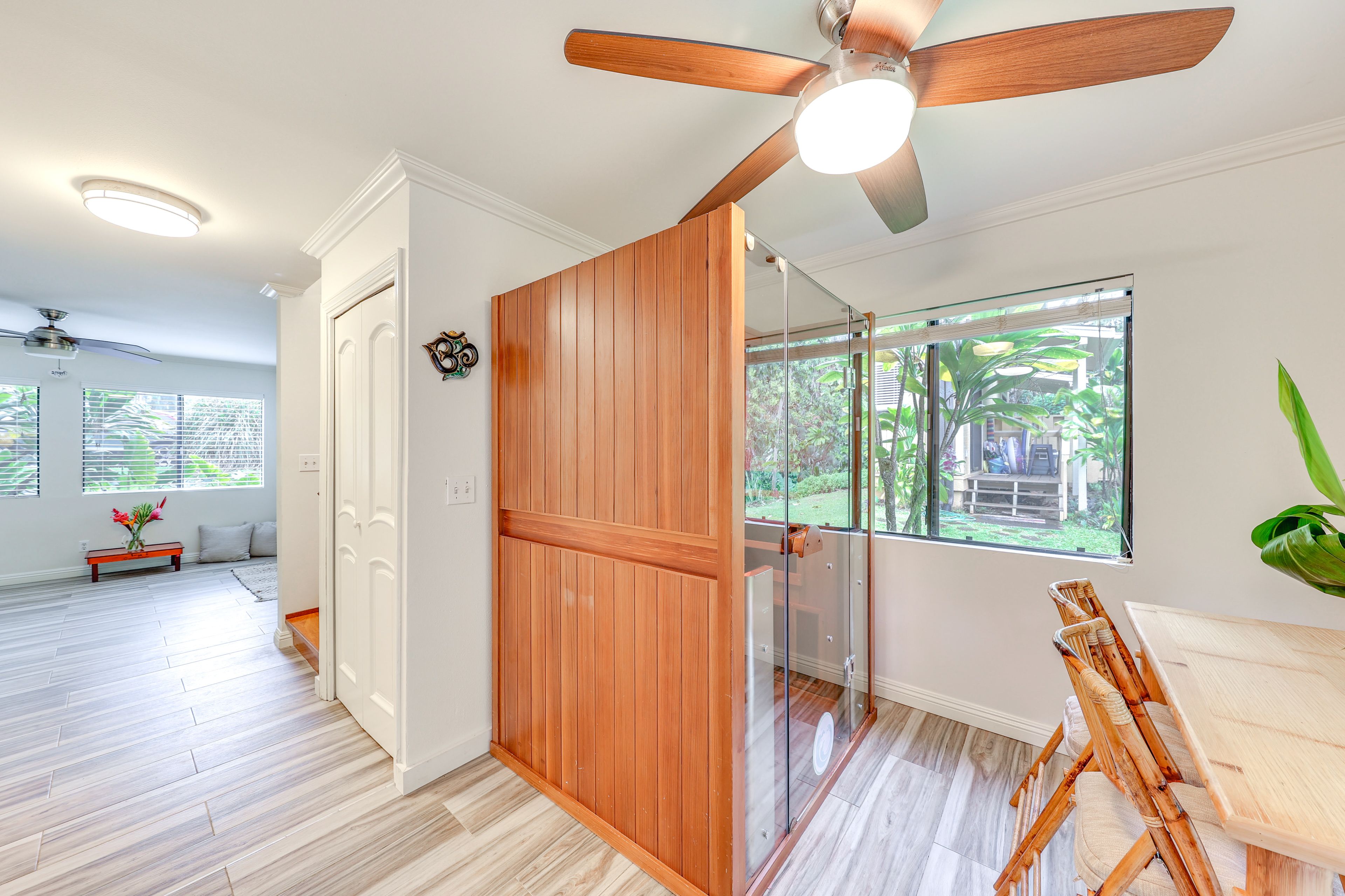 Dining Area | Infrared Sauna | 1st Floor