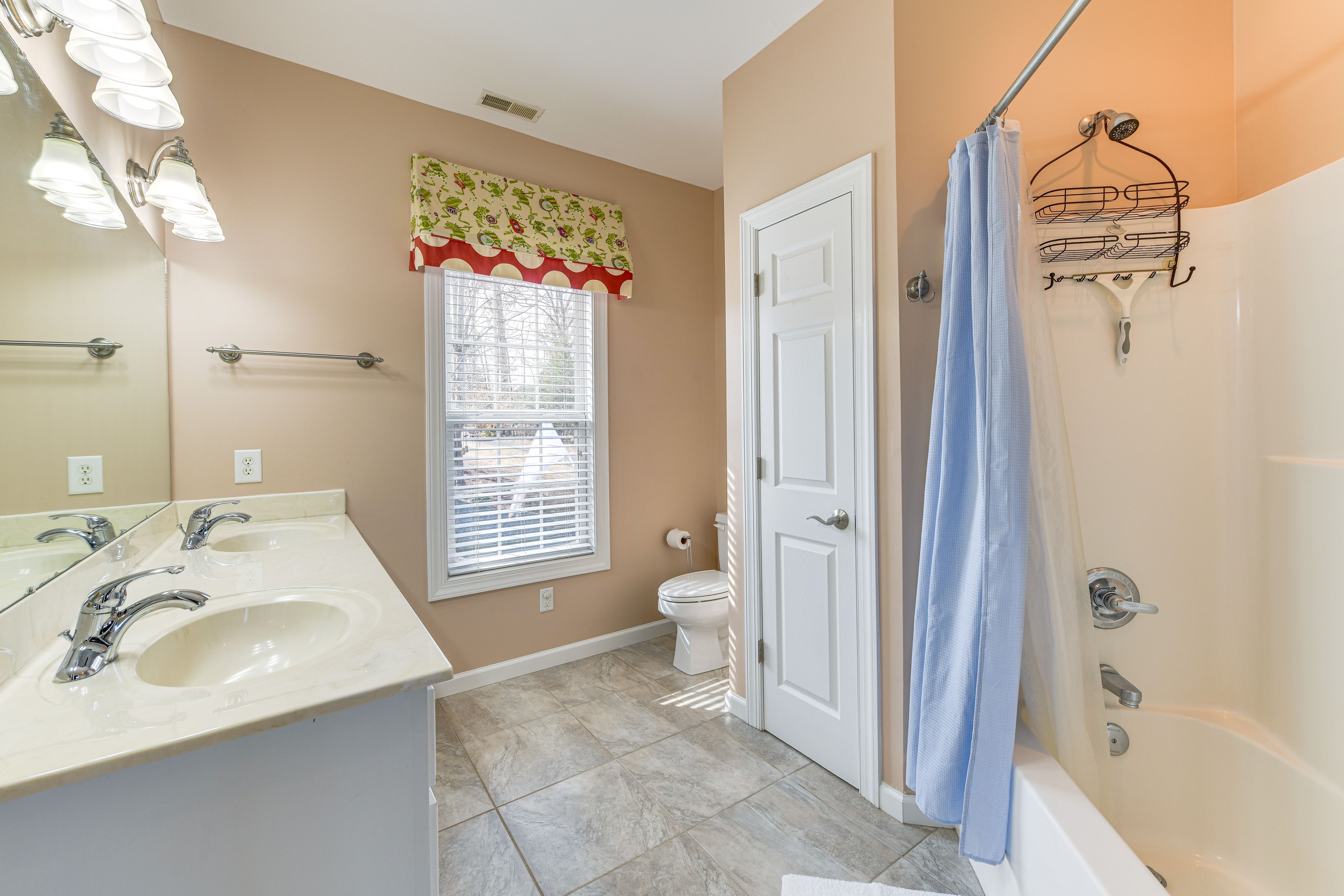 Full Bathroom | Upper Level