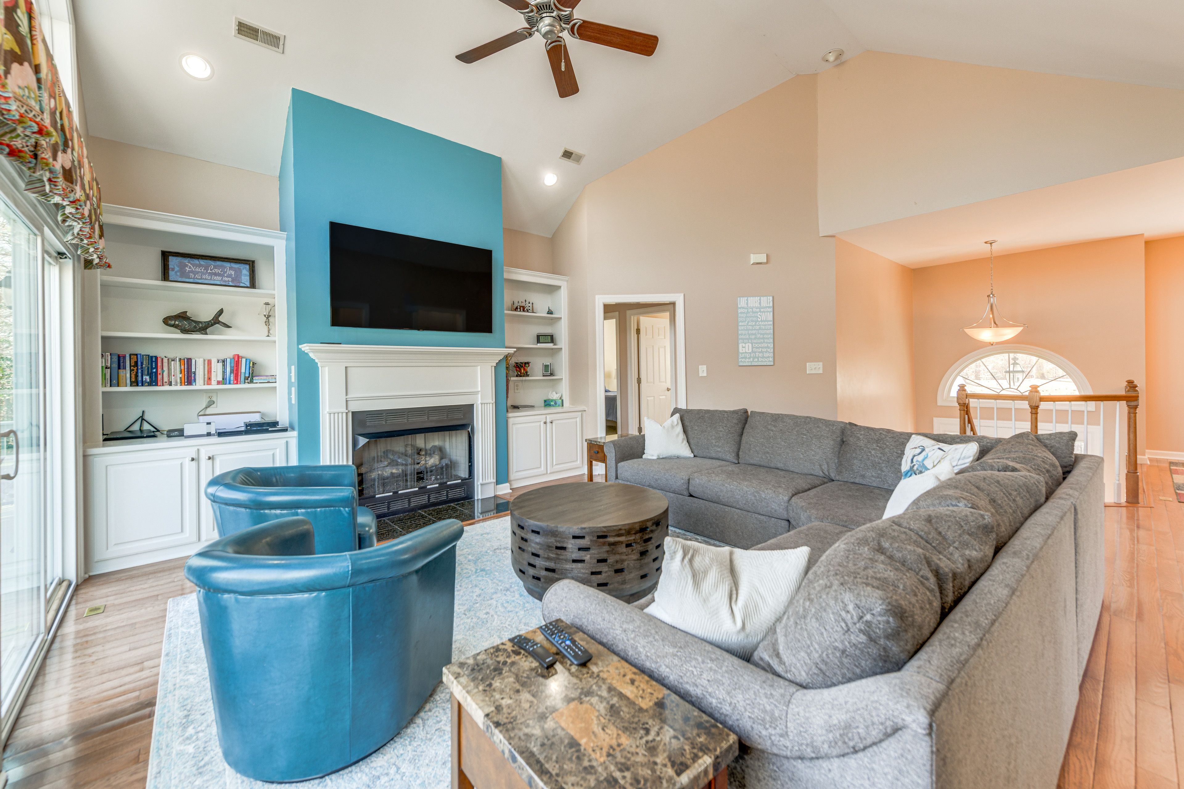 Living Room | Smart TV | Fireplace | Upper Level