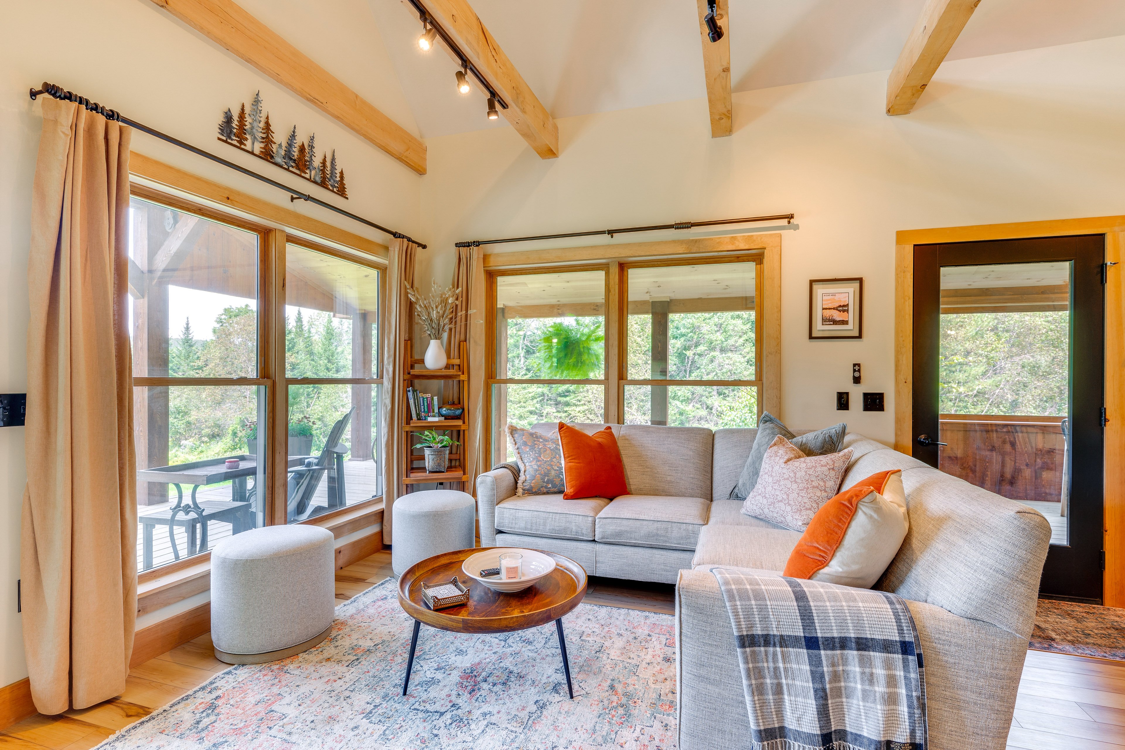 Living Room | Free WiFi | Smart TV | Central Heating & A/C | 1st Floor