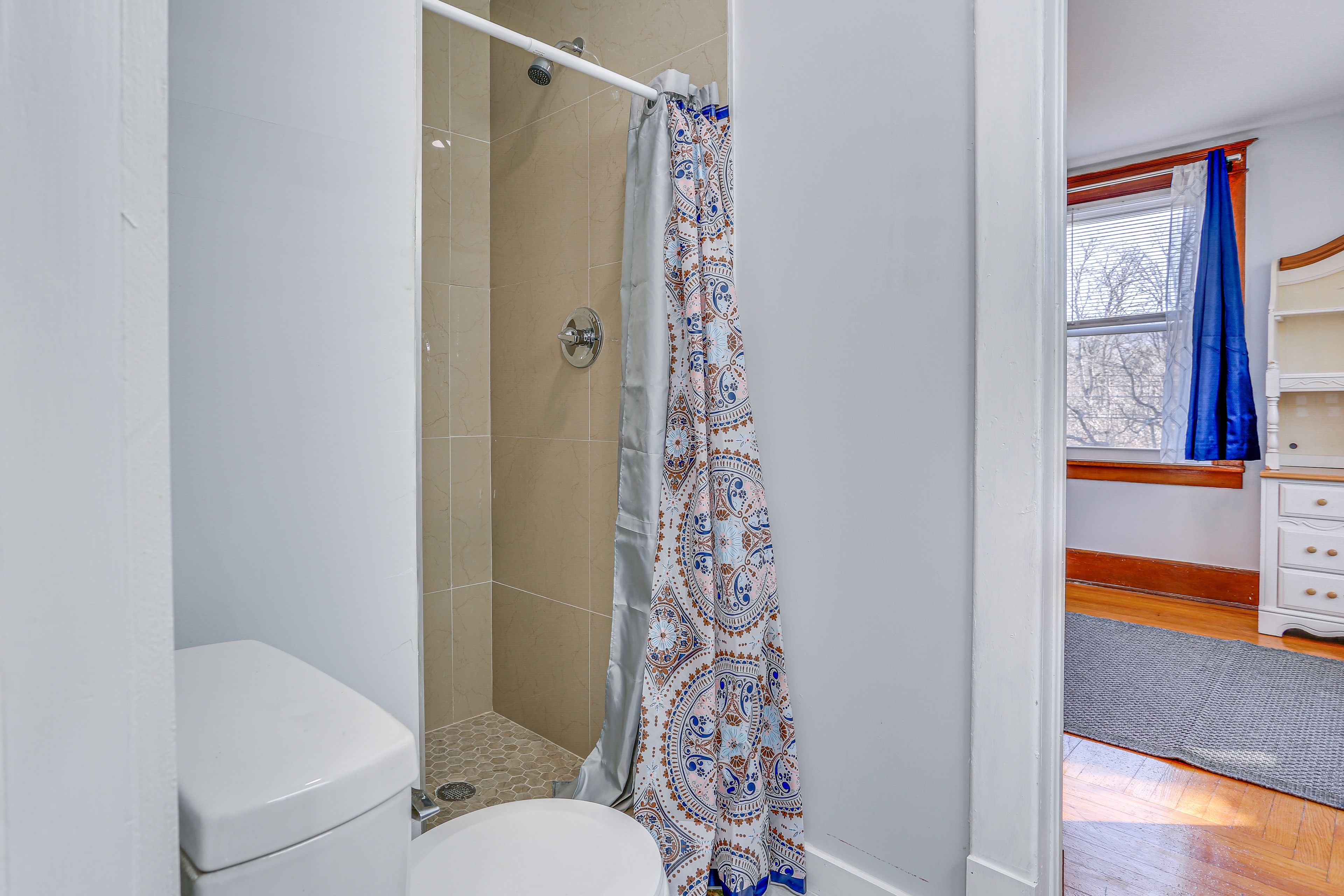 Full Bath | 2nd Floor