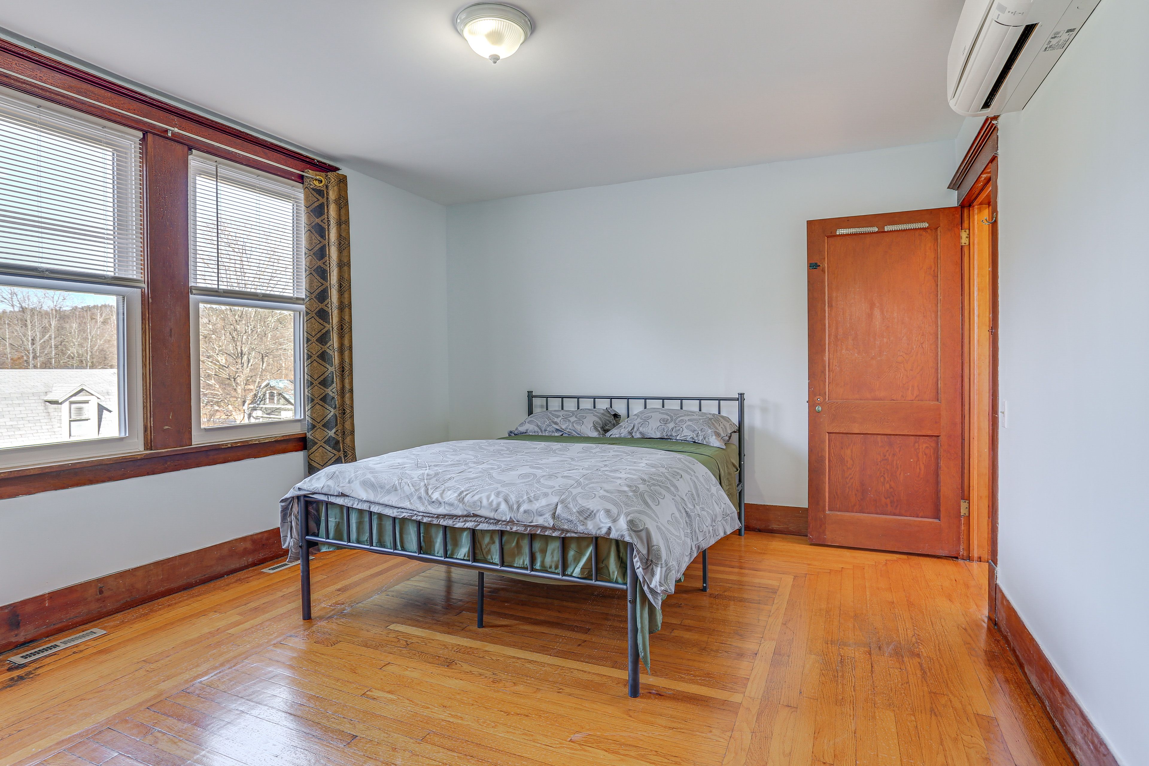 Bedroom 4 | Queen Bed | 2nd Floor