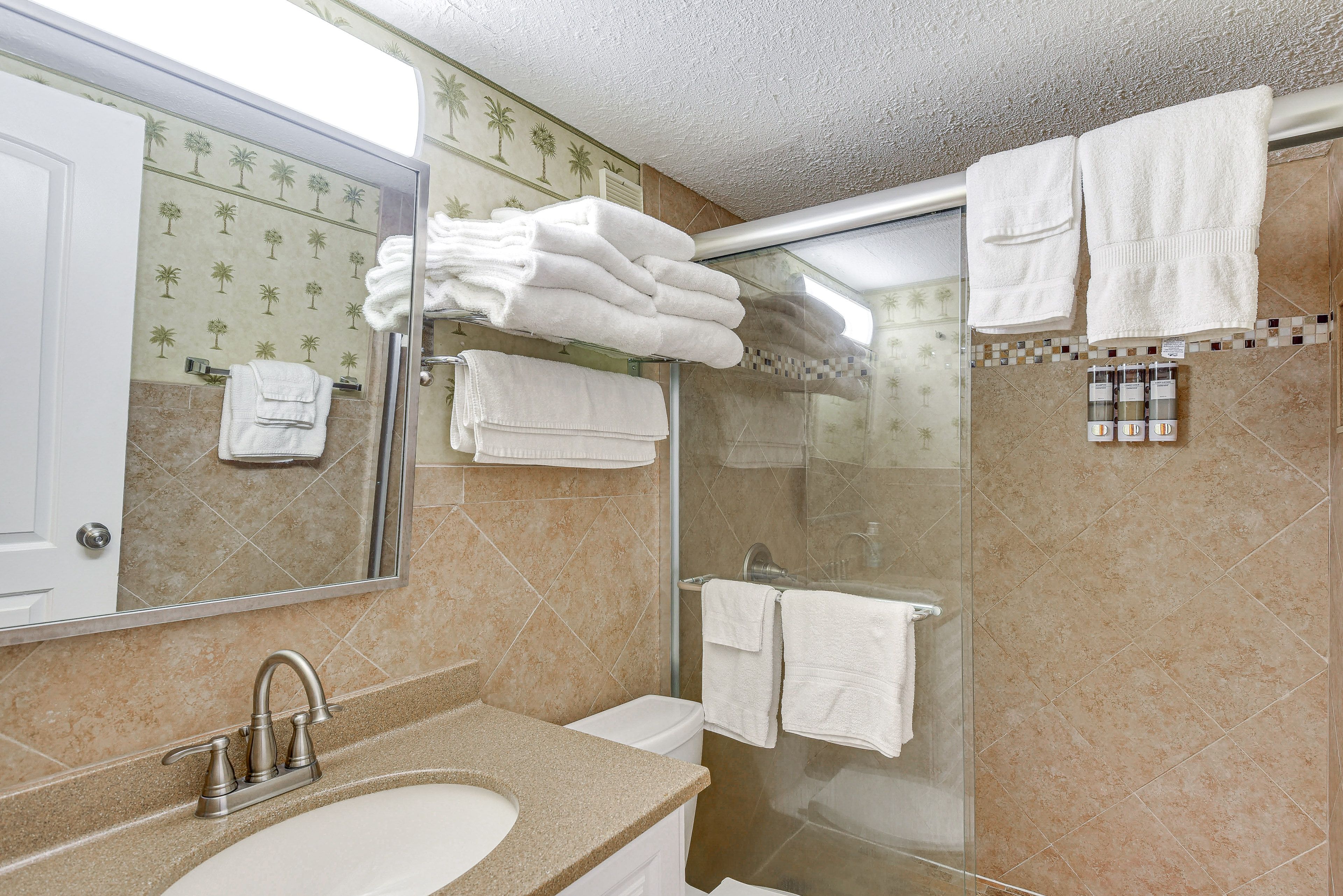 Full Bathroom | Complimentary Toiletries