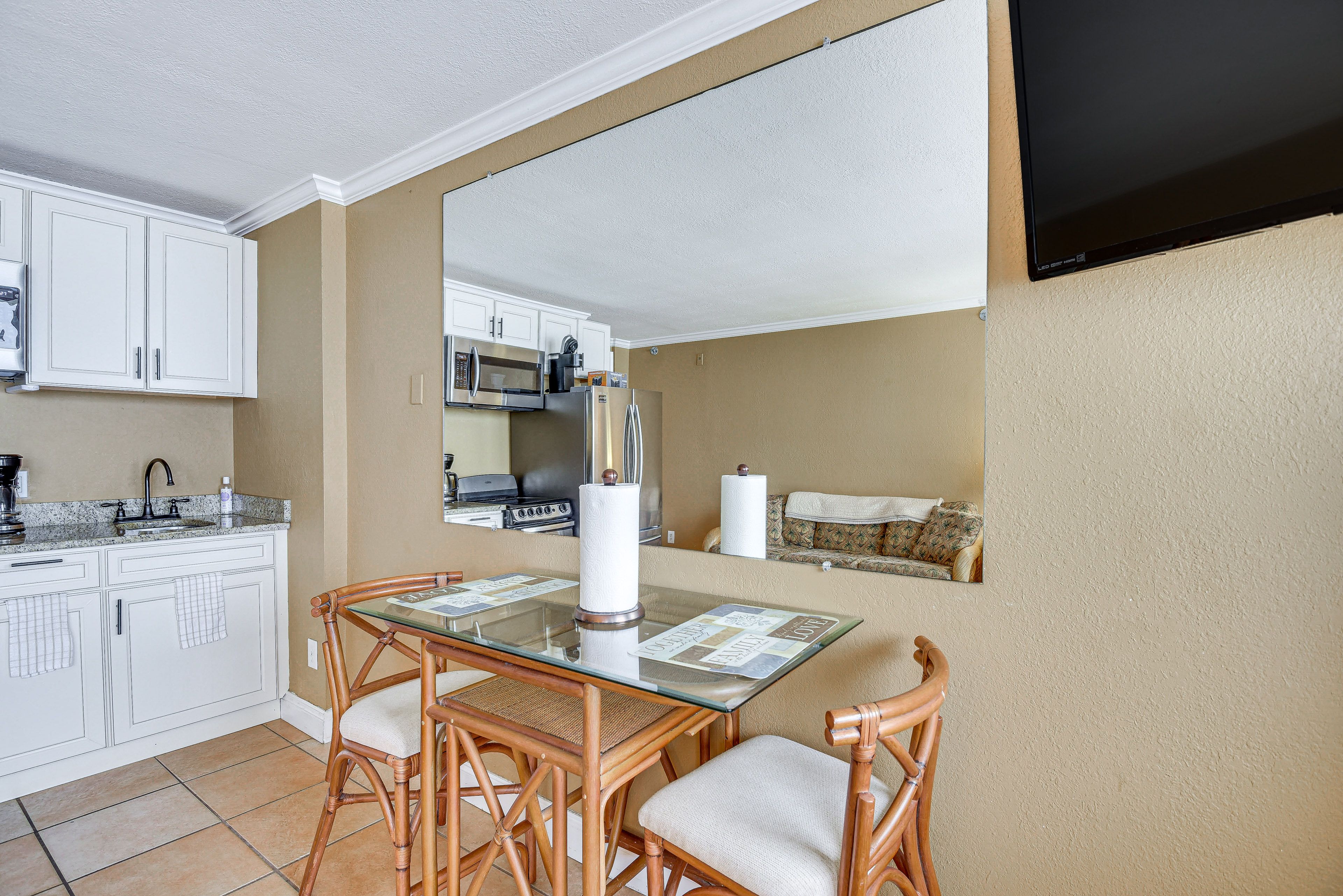 Dining Room | Well-Equipped Kitchen