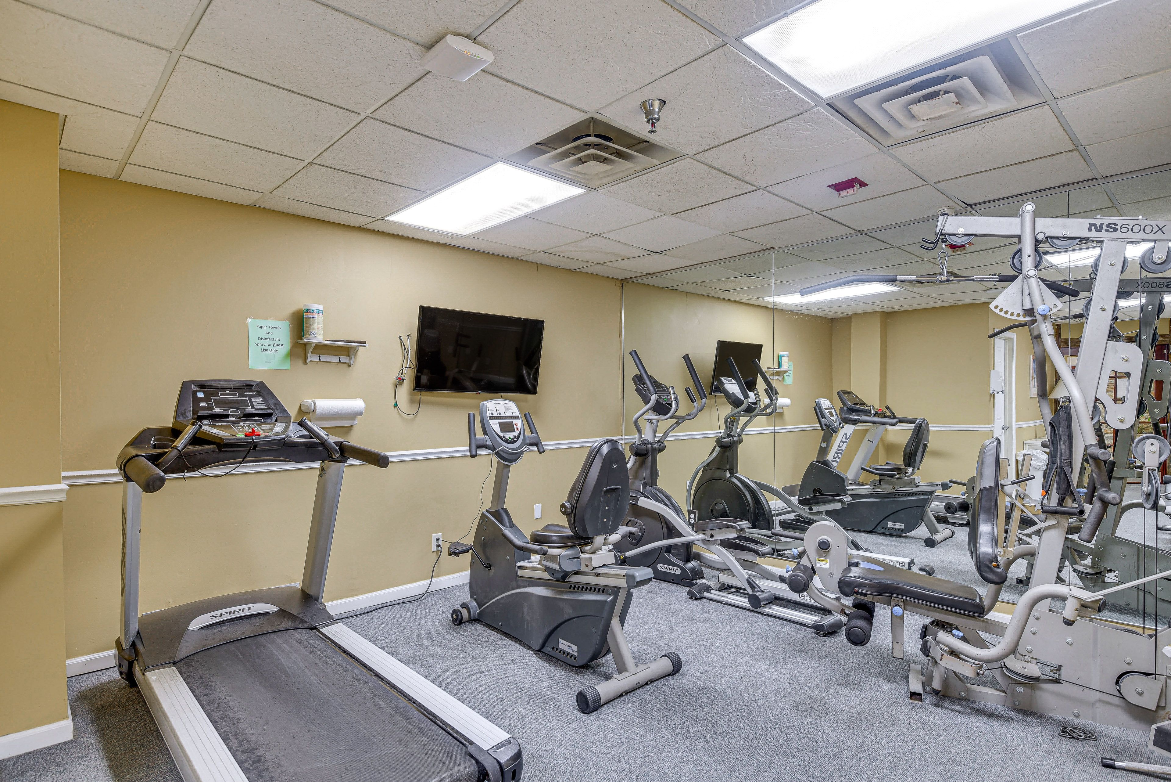 Community Amenities | Outdoor Pool | Fitness Center