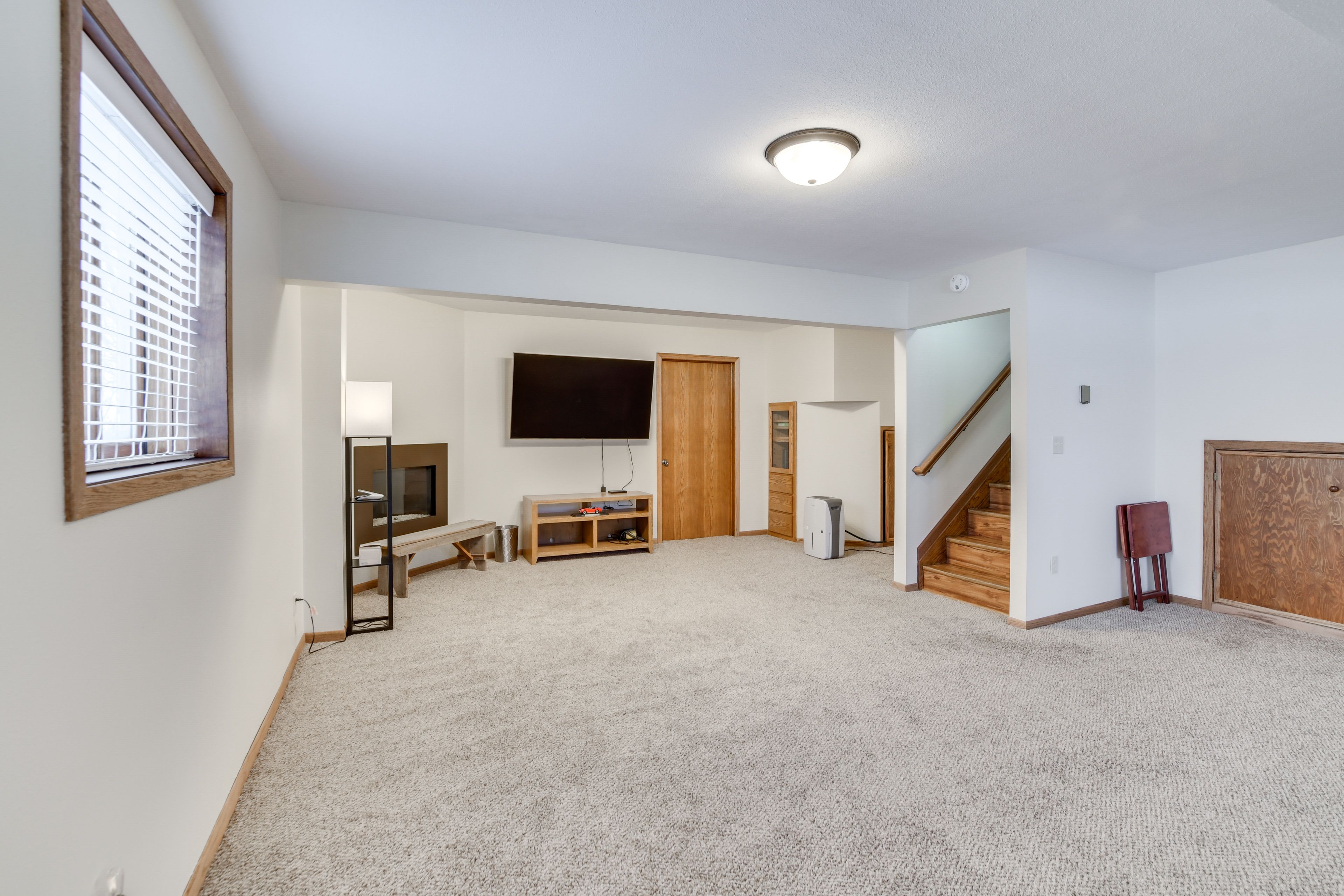 Family Room | Queen Sleeper Sofa | Flat-Screen TV | 1st Floor