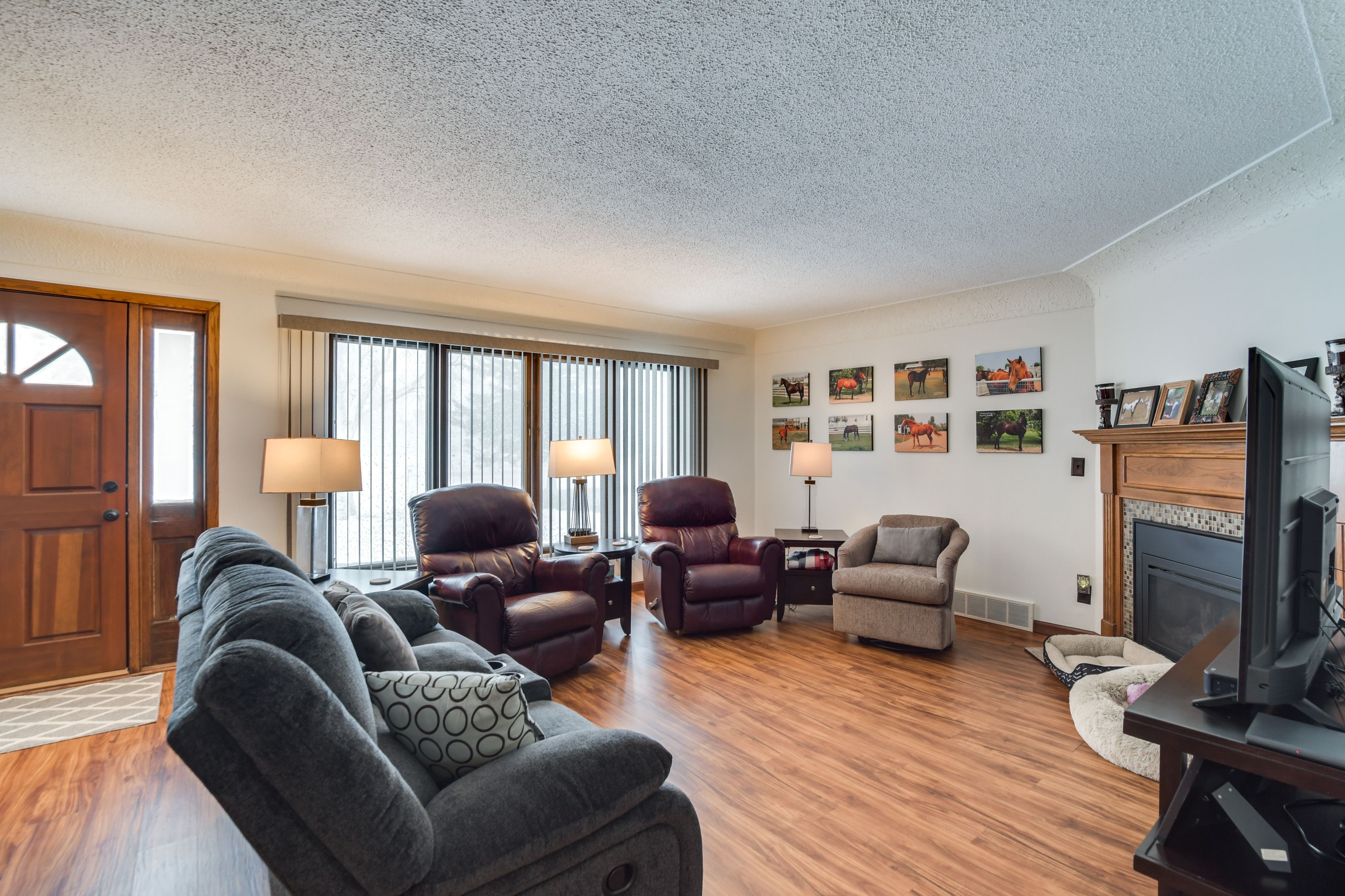Living Room | Fireplace | Flat-Screen TV | 2nd Floor